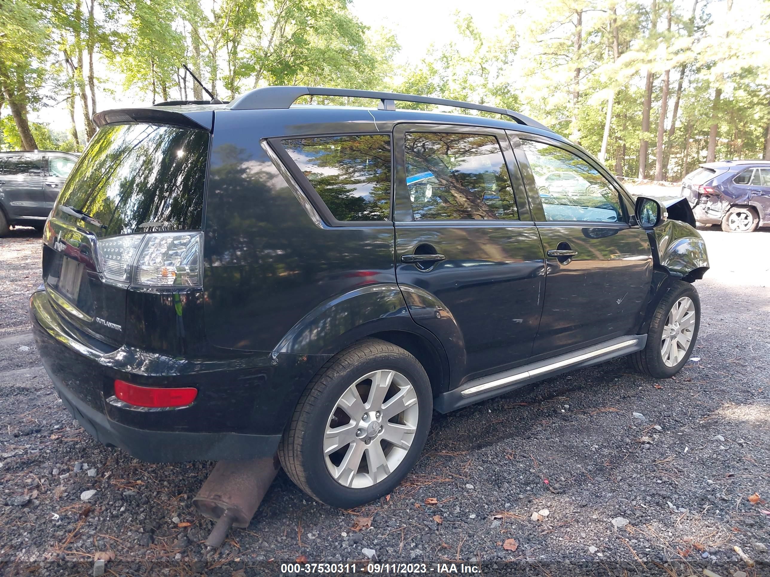 Photo 3 VIN: JA4AT3AW8AZ019015 - MITSUBISHI OUTLANDER 