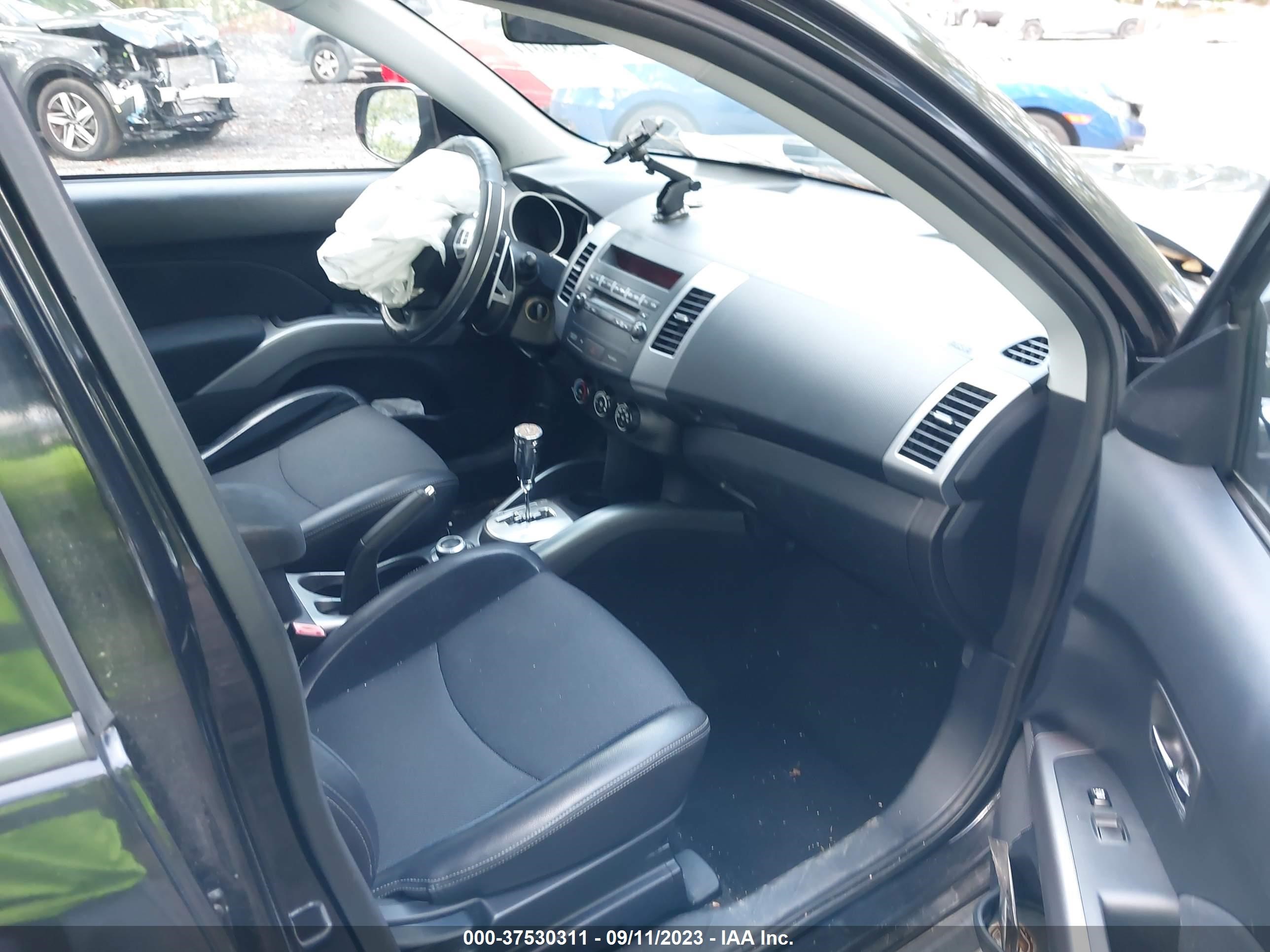 Photo 4 VIN: JA4AT3AW8AZ019015 - MITSUBISHI OUTLANDER 