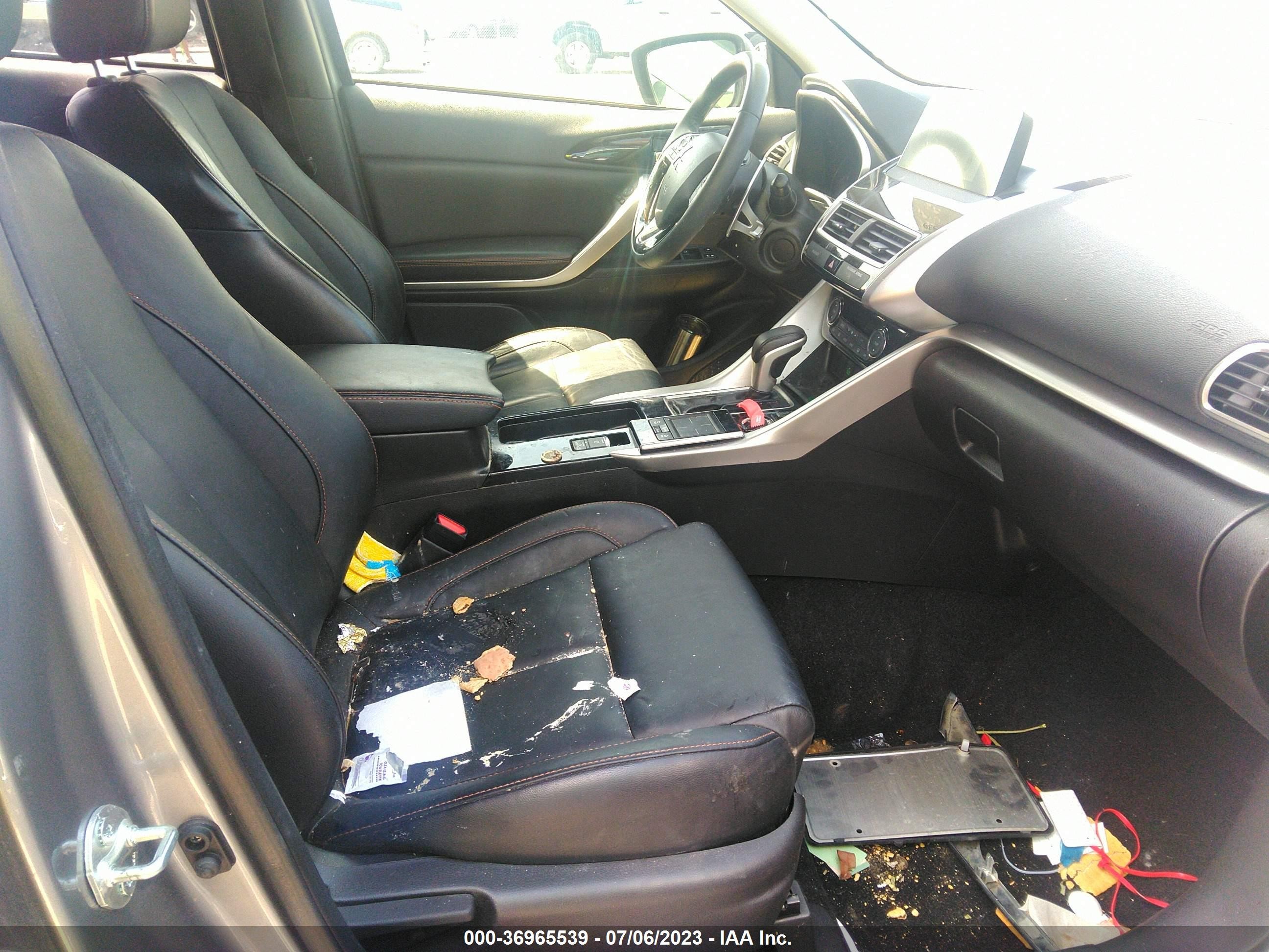 Photo 4 VIN: JA4AT5AA5JZ070181 - MITSUBISHI ECLIPSE CROSS 