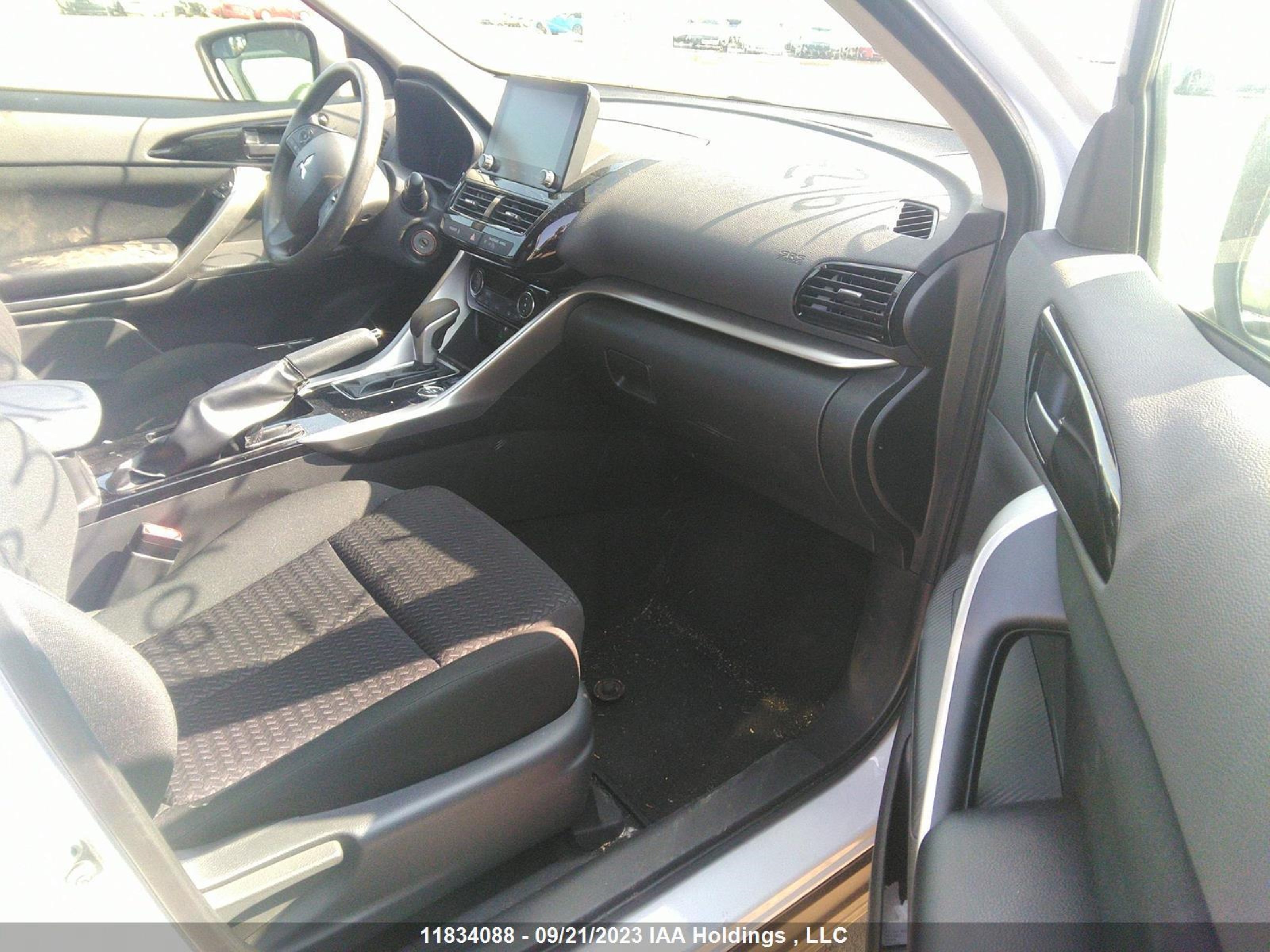 Photo 4 VIN: JA4ATUAA2NZ604821 - MITSUBISHI ECLIPSE CROSS 