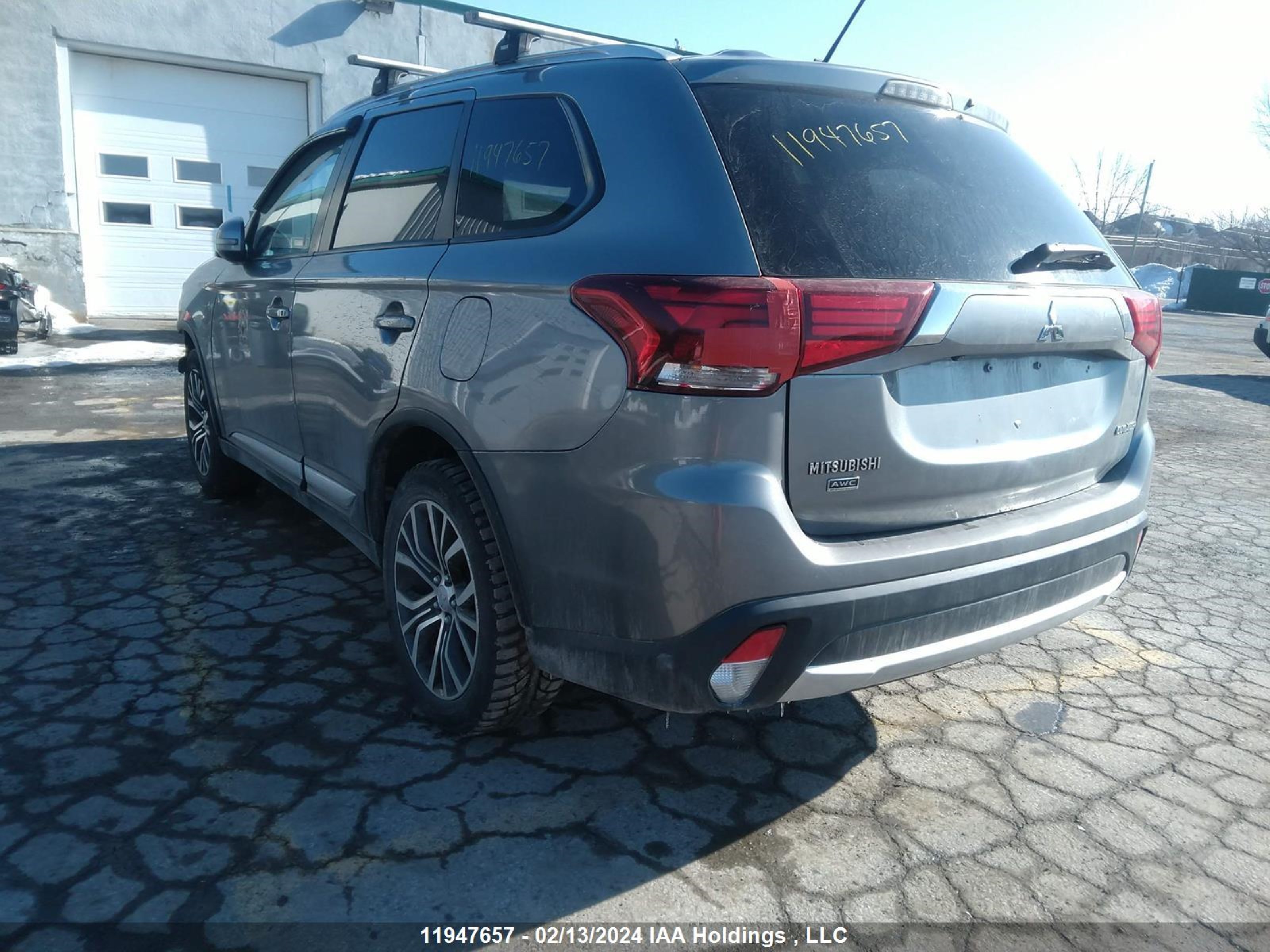 Photo 2 VIN: JA4AZ2A30GZ602282 - MITSUBISHI OUTLANDER 