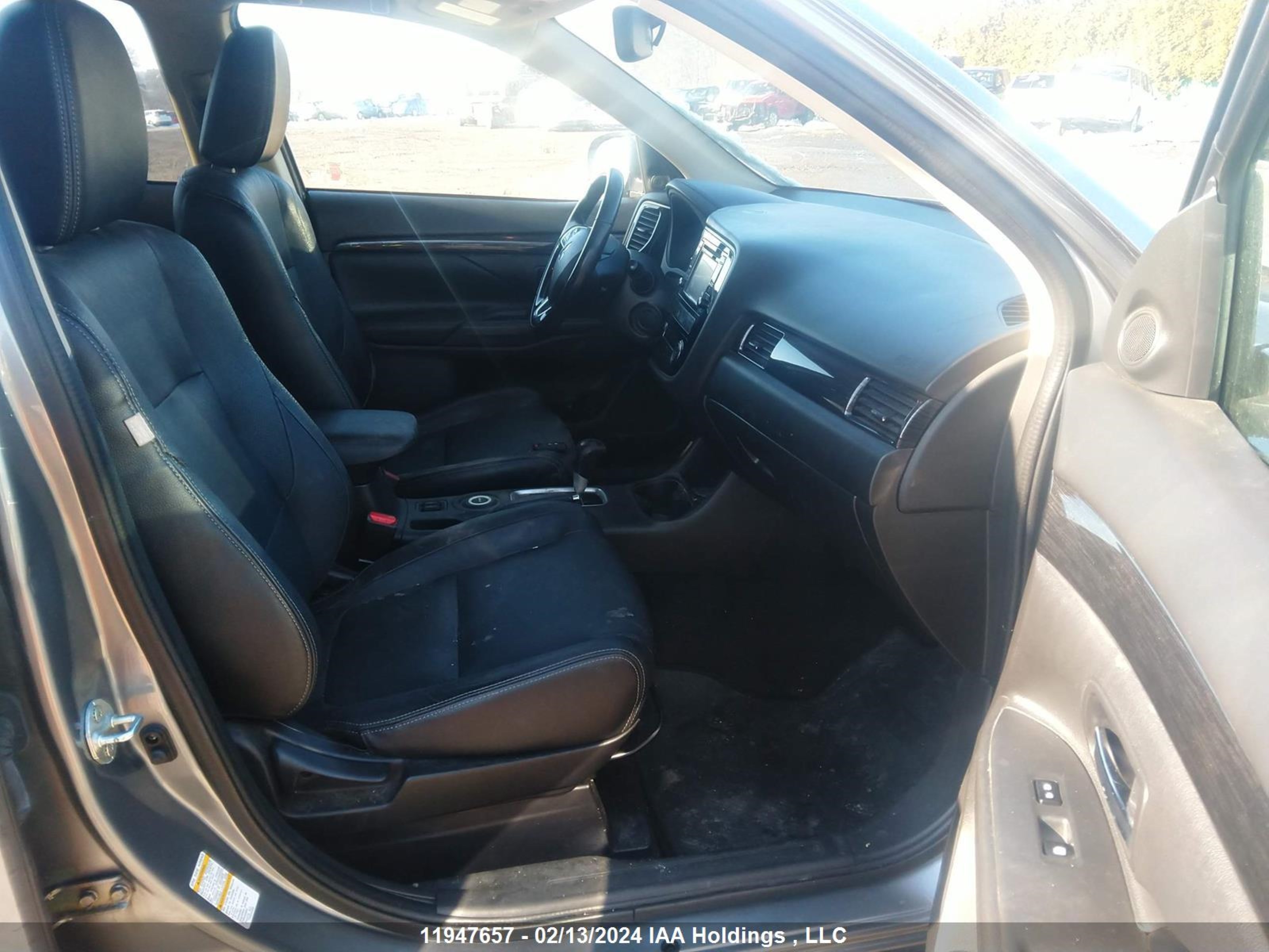 Photo 4 VIN: JA4AZ2A30GZ602282 - MITSUBISHI OUTLANDER 