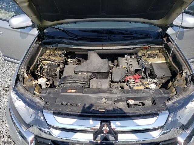 Photo 11 VIN: JA4AZ2A30JZ609773 - MITSUBISHI OUTLANDER 