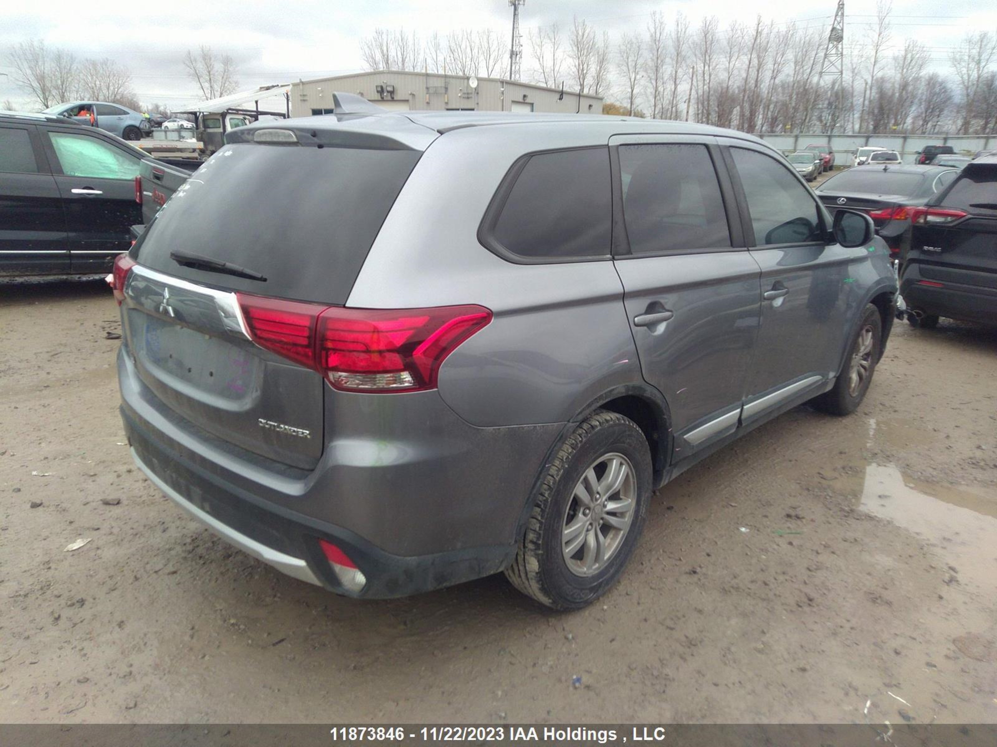 Photo 3 VIN: JA4AZ2A31JZ609281 - MITSUBISHI OUTLANDER 