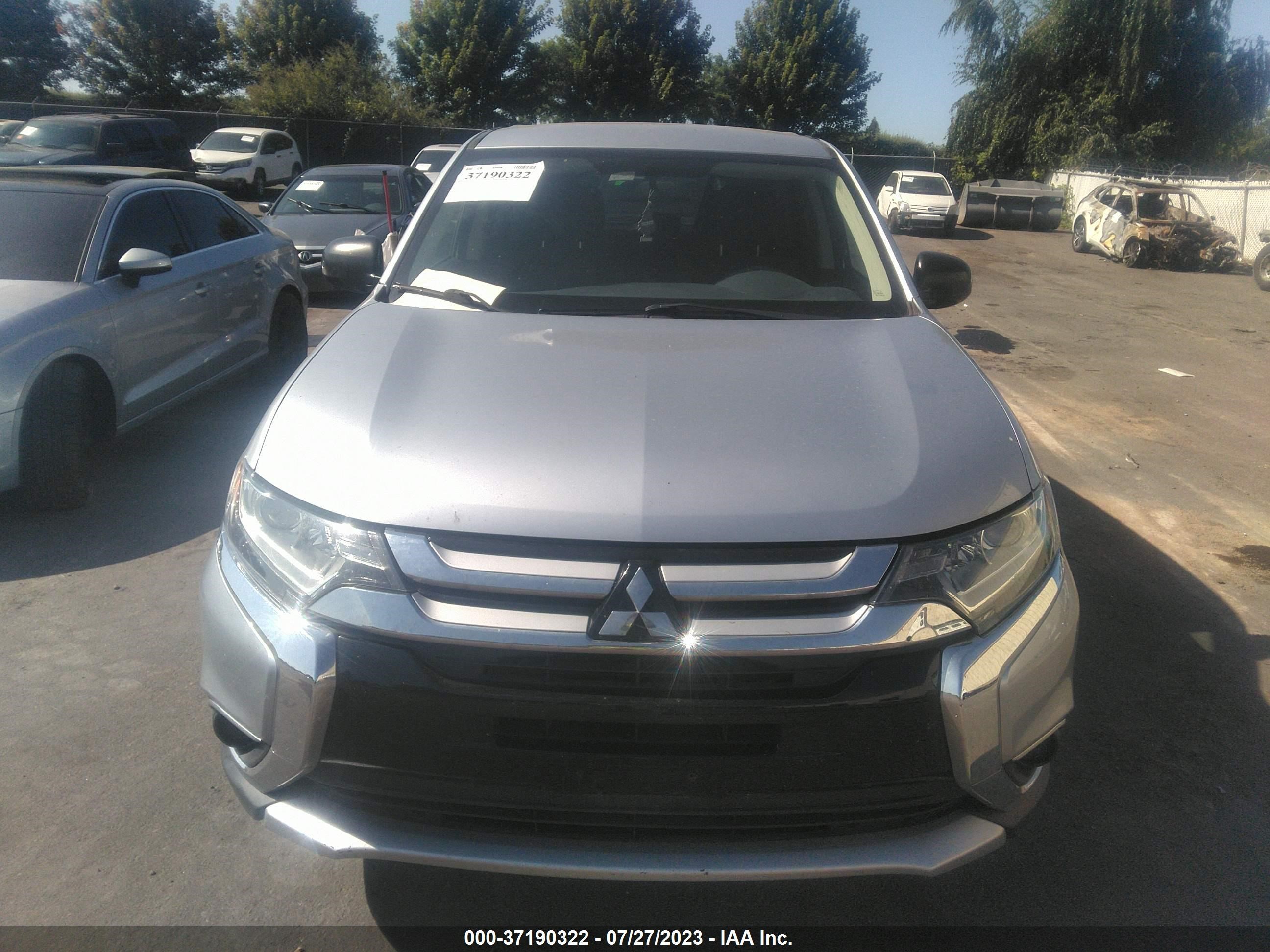 Photo 11 VIN: JA4AZ2A32HZ033078 - MITSUBISHI OUTLANDER 