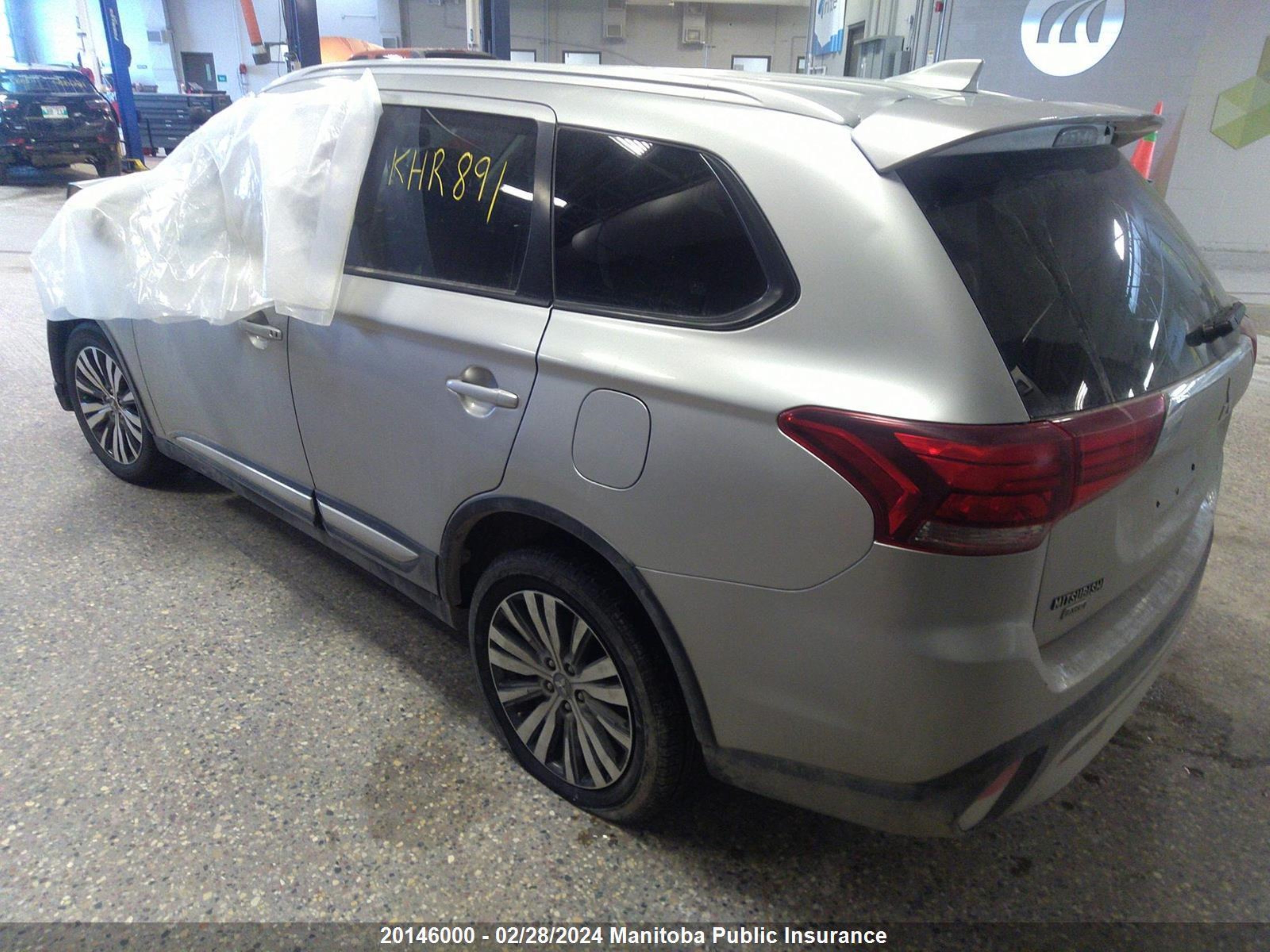 Photo 2 VIN: JA4AZ2A33KZ605041 - MITSUBISHI OUTLANDER 