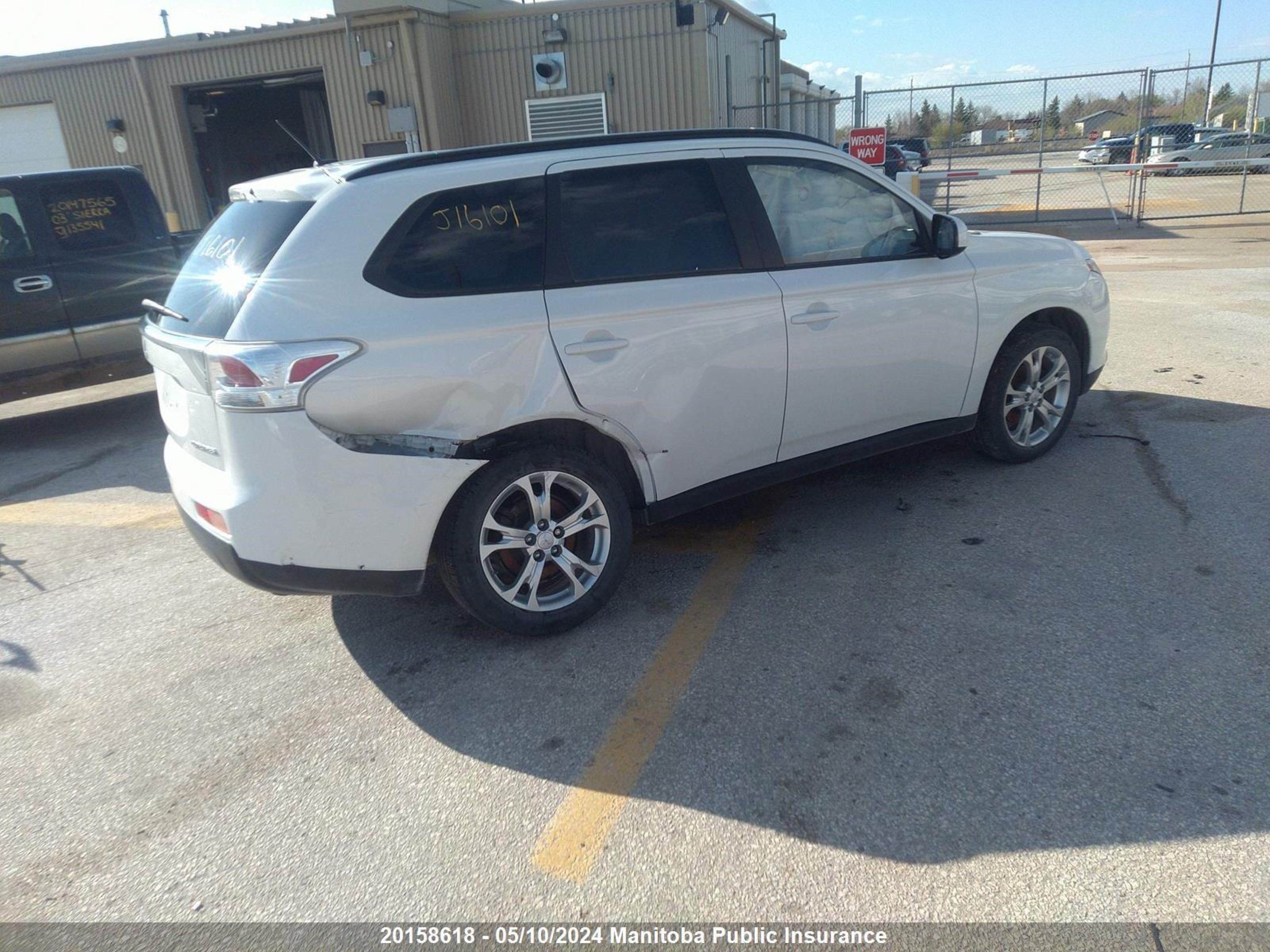 Photo 3 VIN: JA4AZ2A34EZ606820 - MITSUBISHI OUTLANDER 