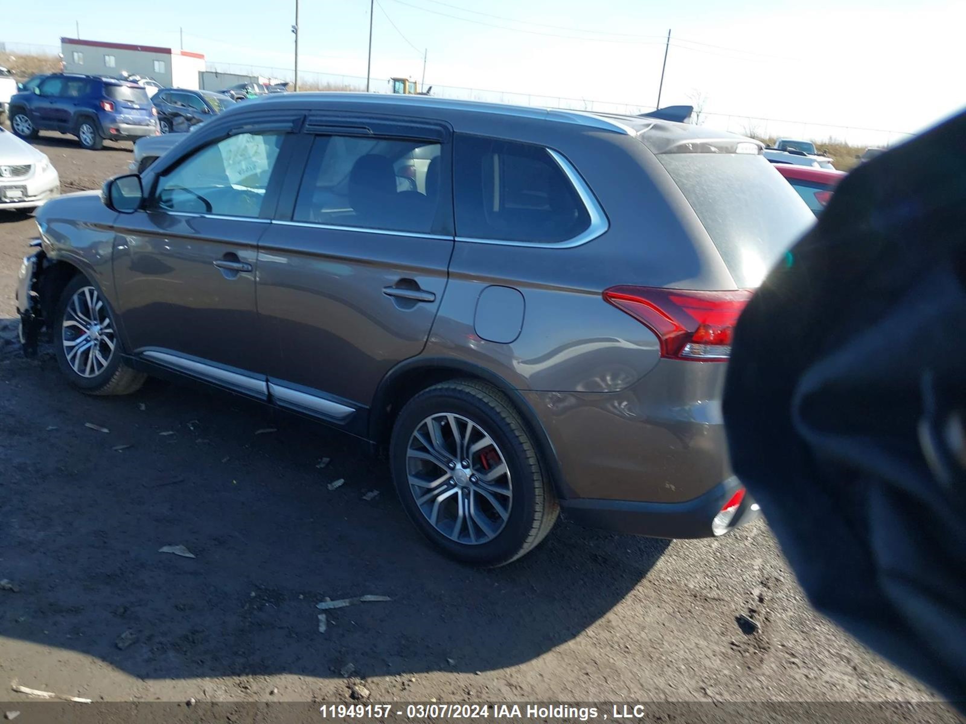 Photo 13 VIN: JA4AZ2A34HZ601007 - MITSUBISHI OUTLANDER 