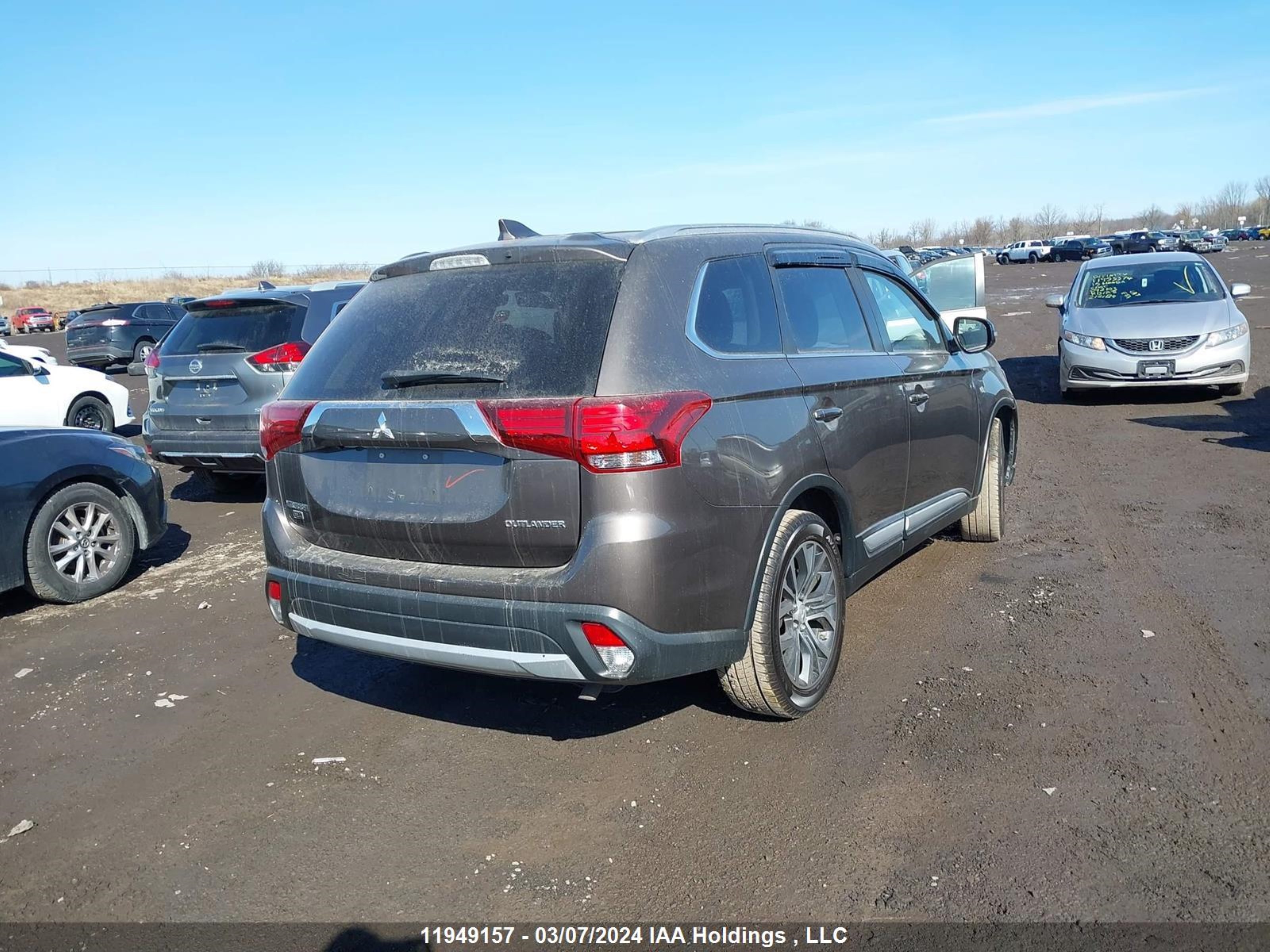 Photo 3 VIN: JA4AZ2A34HZ601007 - MITSUBISHI OUTLANDER 