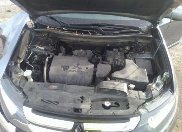 Photo 9 VIN: JA4AZ2A34JZ600929 - MITSUBISHI OUTLANDER 