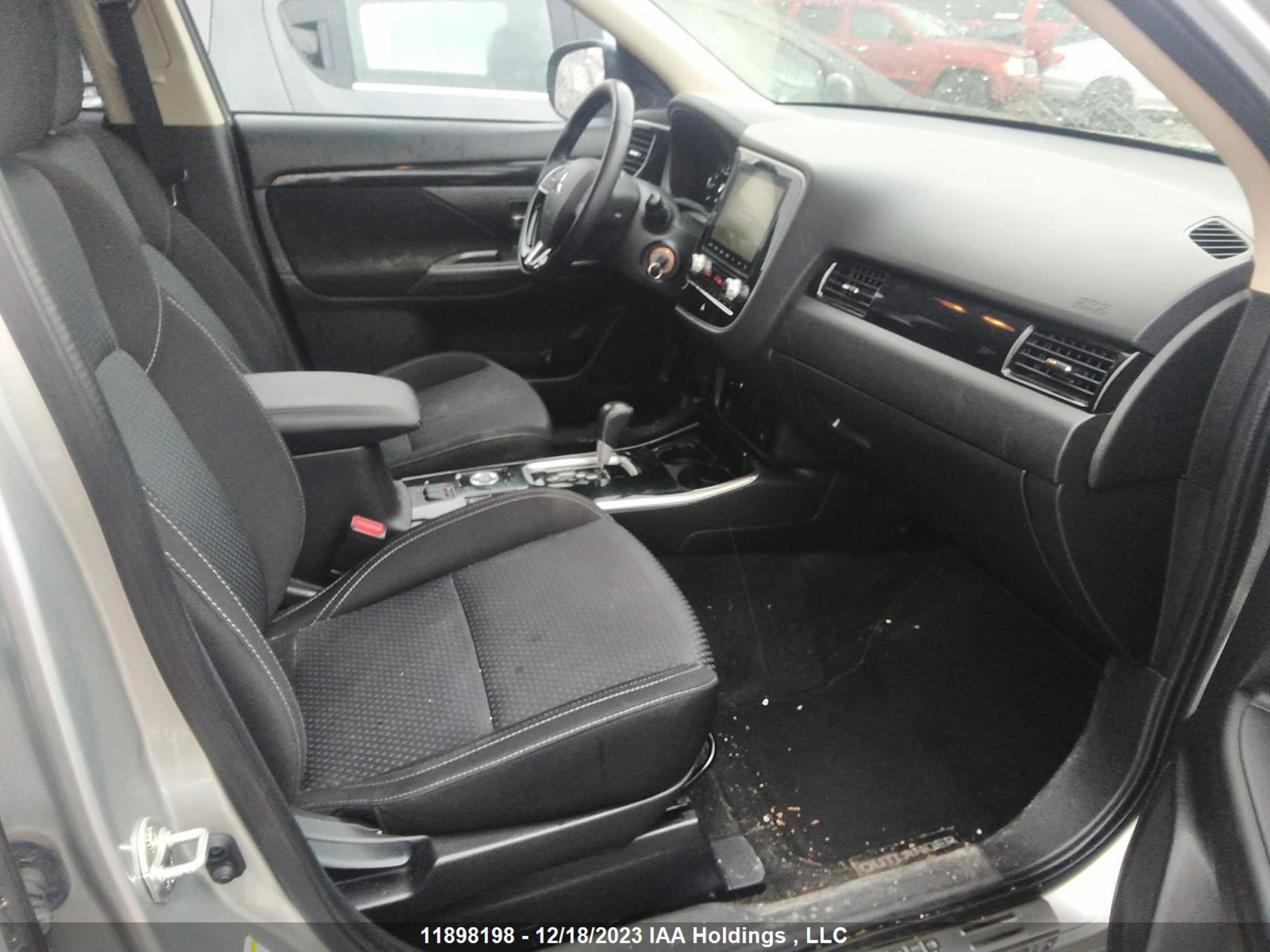 Photo 4 VIN: JA4AZ2A34LZ608998 - MITSUBISHI OUTLANDER 