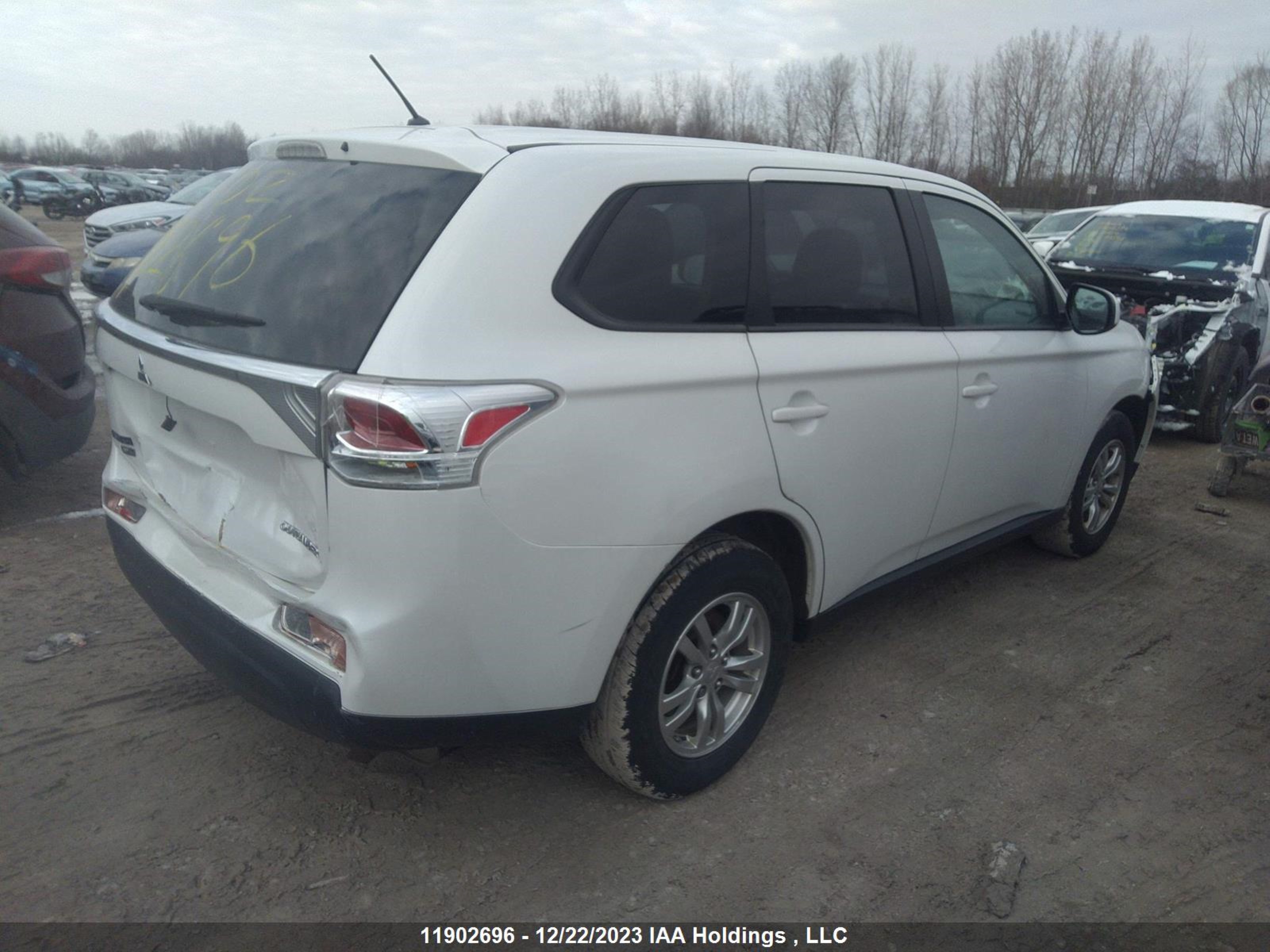 Photo 3 VIN: JA4AZ2A35EZ601903 - MITSUBISHI OUTLANDER 