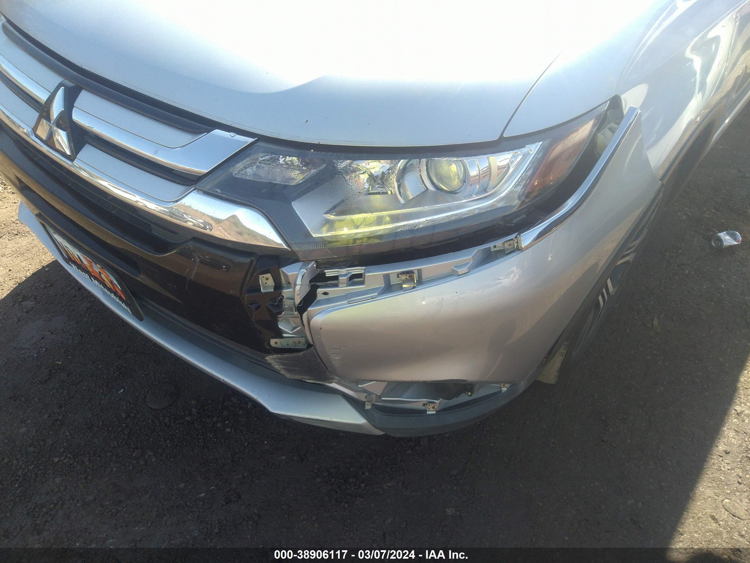 Photo 5 VIN: JA4AZ2A35HZ017490 - MITSUBISHI OUTLANDER 