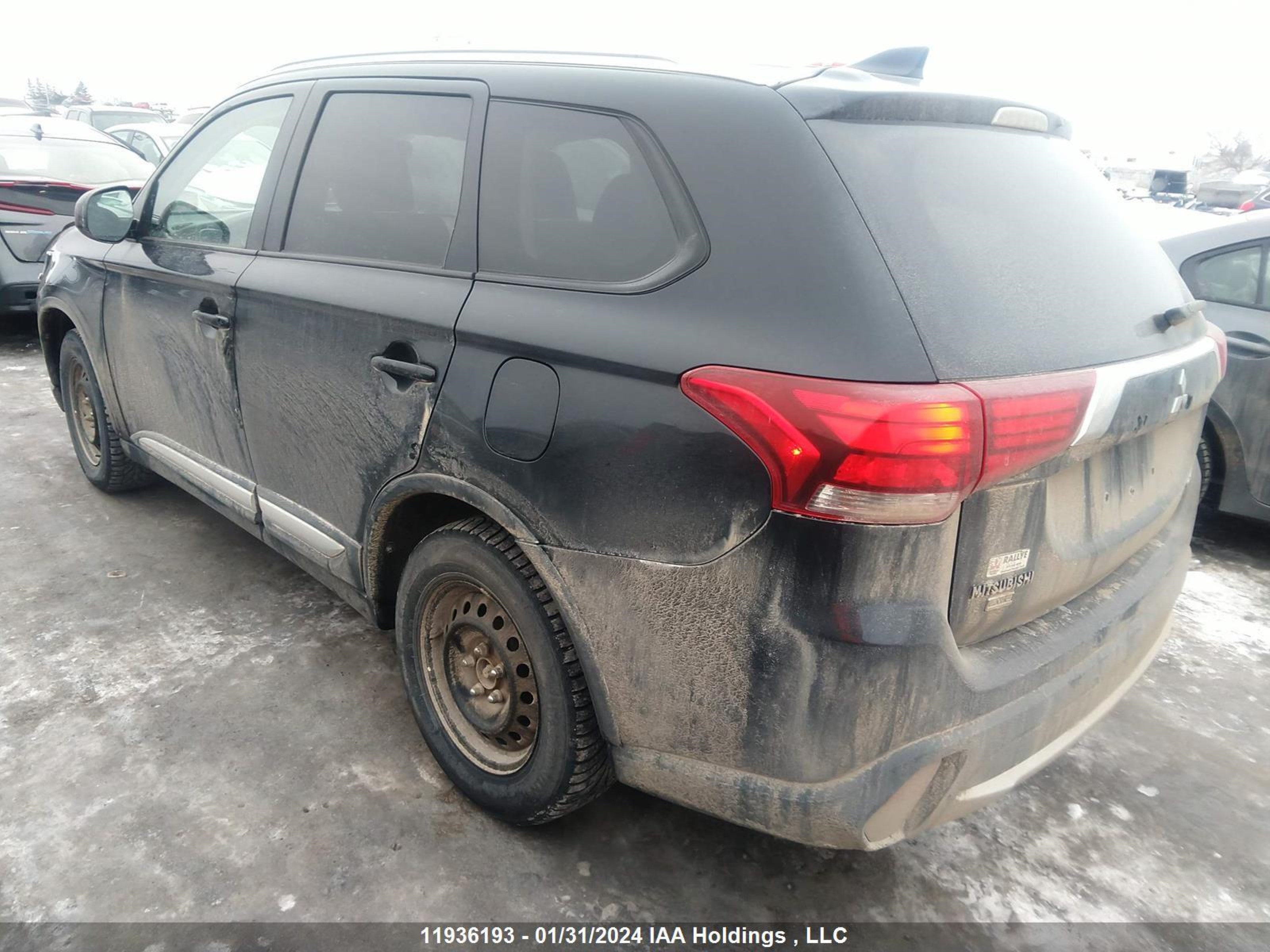 Photo 2 VIN: JA4AZ2A36JZ601225 - MITSUBISHI OUTLANDER 