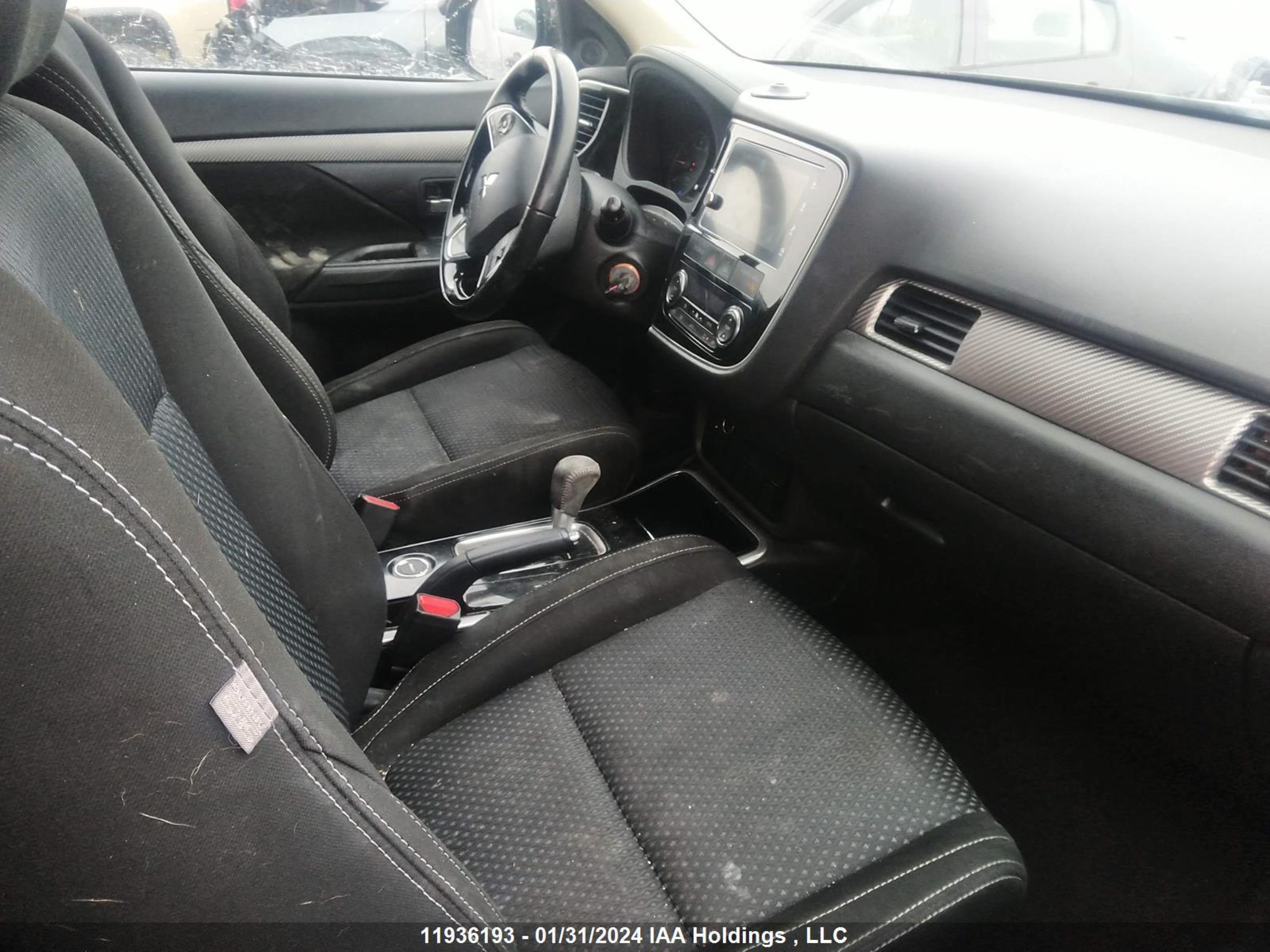 Photo 4 VIN: JA4AZ2A36JZ601225 - MITSUBISHI OUTLANDER 