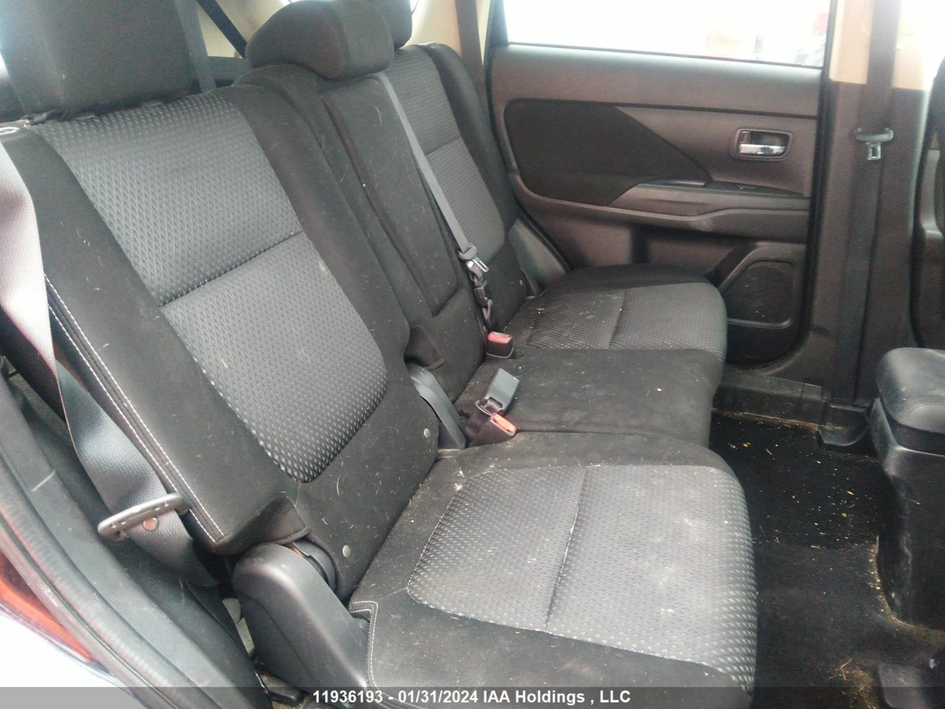 Photo 7 VIN: JA4AZ2A36JZ601225 - MITSUBISHI OUTLANDER 