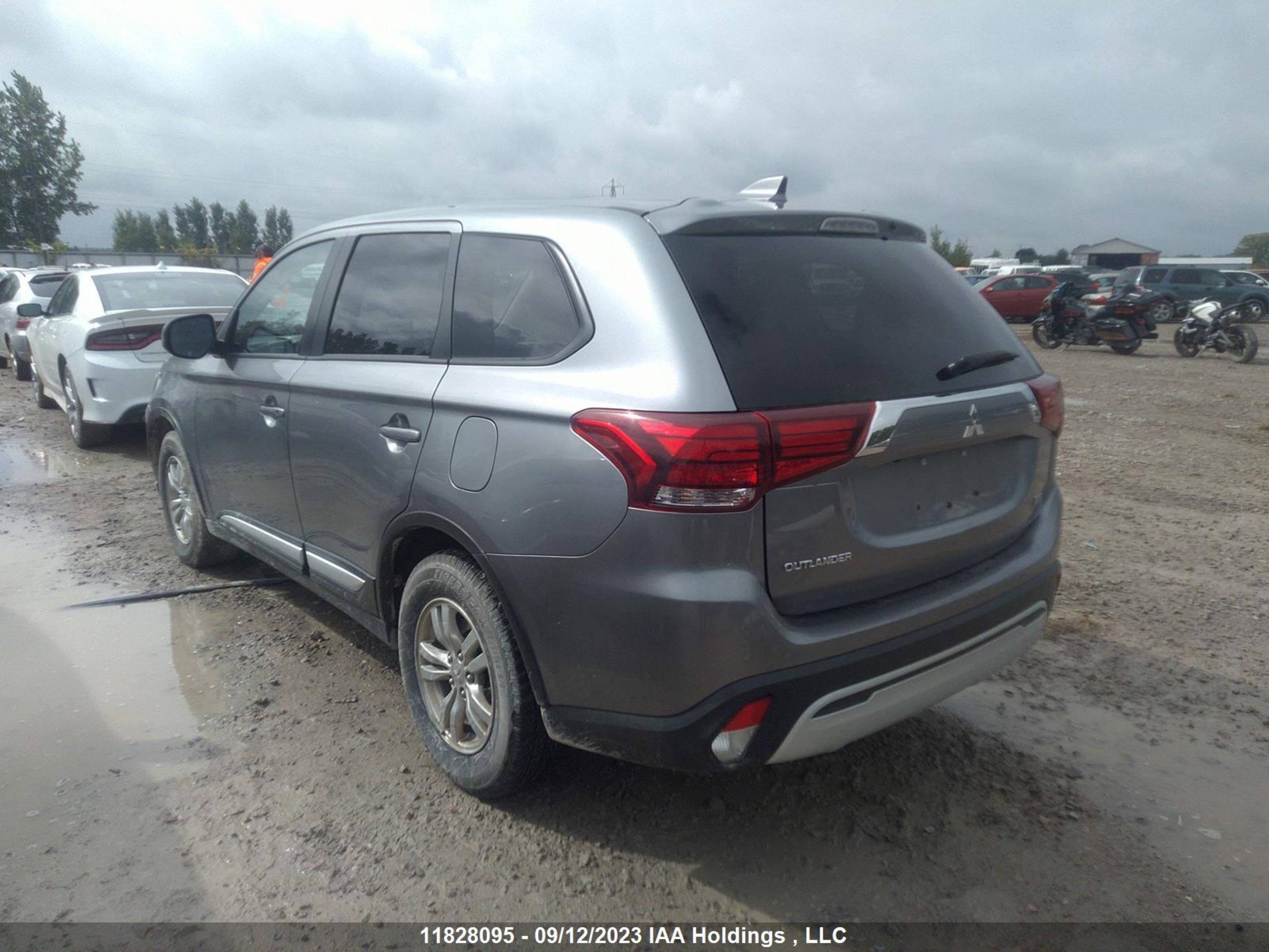 Photo 2 VIN: JA4AZ2A36LZ609229 - MITSUBISHI OUTLANDER 