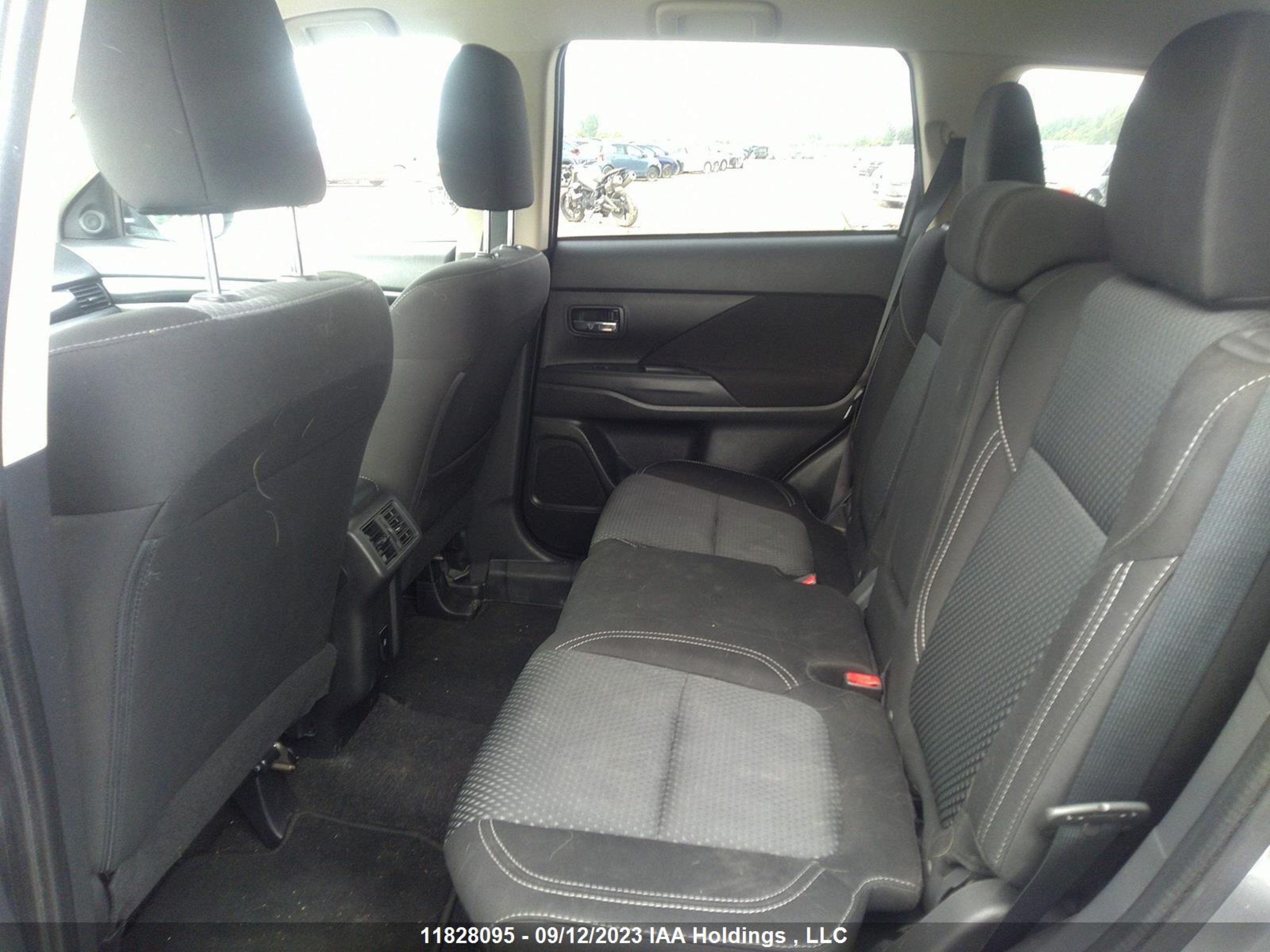 Photo 7 VIN: JA4AZ2A36LZ609229 - MITSUBISHI OUTLANDER 