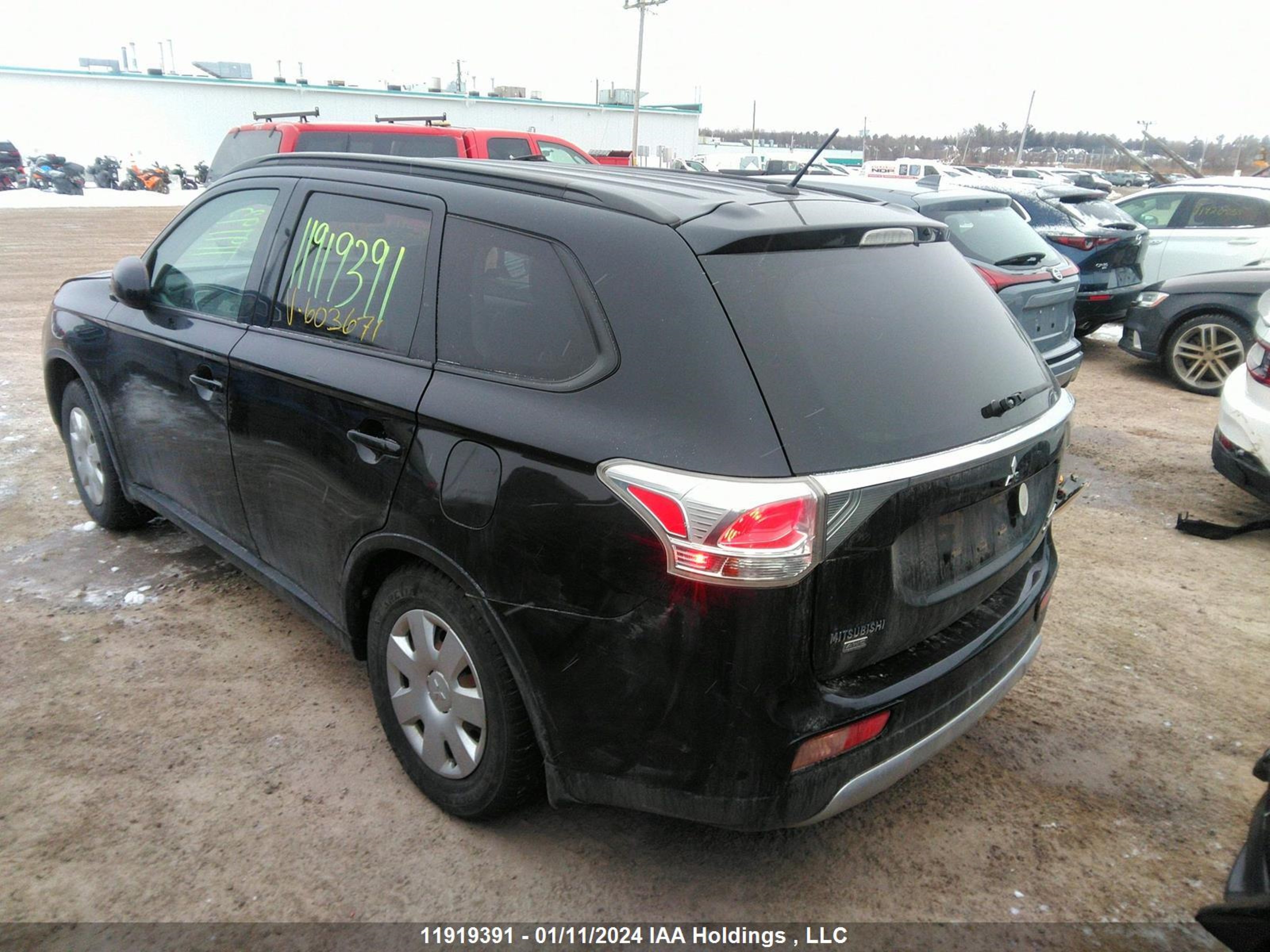 Photo 2 VIN: JA4AZ2A37FZ603671 - MITSUBISHI OUTLANDER 