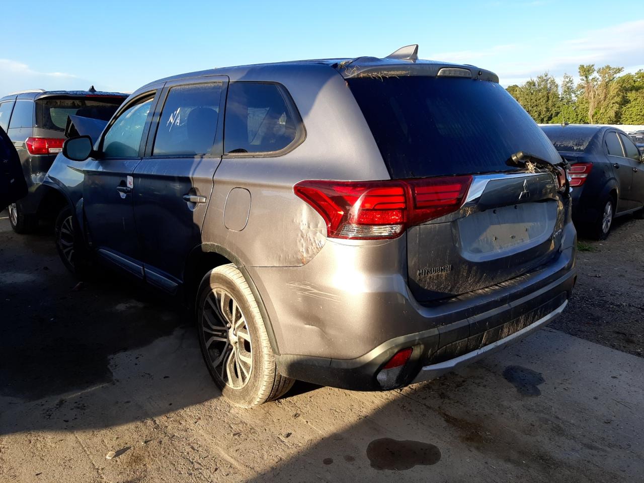 Photo 2 VIN: JA4AZ2A37JZ014032 - MITSUBISHI OUTLANDER 