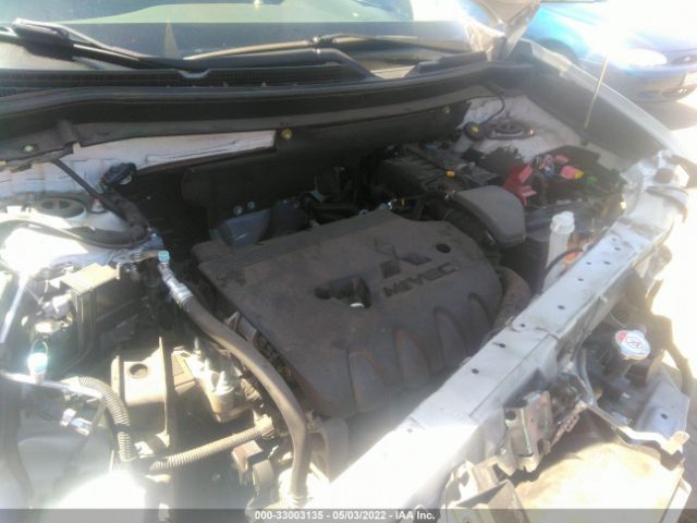 Photo 9 VIN: JA4AZ2A38HZ028208 - MITSUBISHI OUTLANDER 