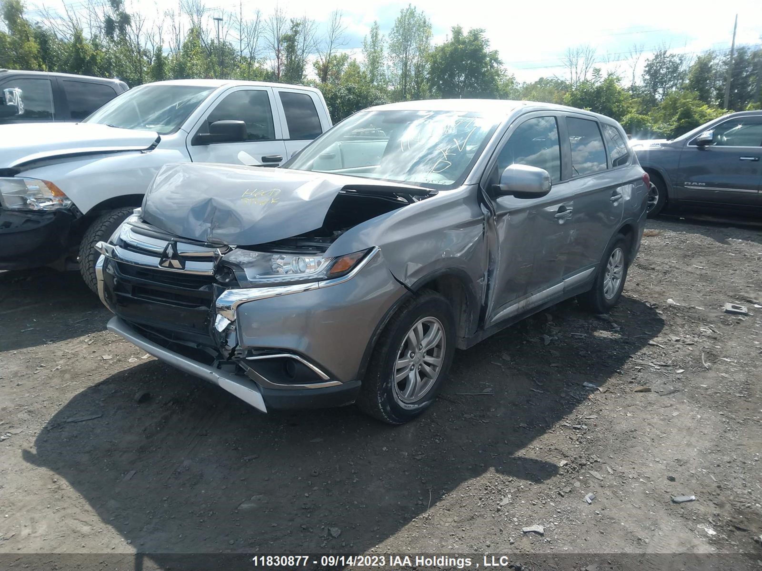 Photo 1 VIN: JA4AZ2A38JZ615840 - MITSUBISHI OUTLANDER 