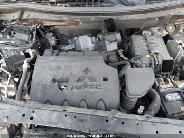 Photo 9 VIN: JA4AZ2A39HZ064005 - MITSUBISHI OUTLANDER 