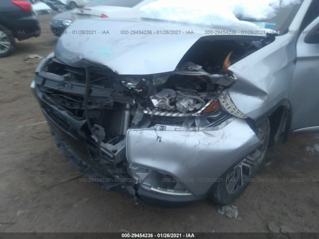 Photo 5 VIN: JA4AZ2A3XHZ022832 - MITSUBISHI OUTLANDER 