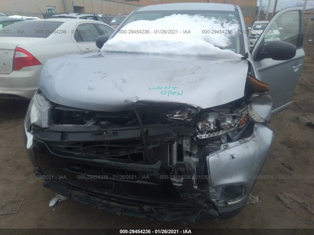 Photo 9 VIN: JA4AZ2A3XHZ022832 - MITSUBISHI OUTLANDER 