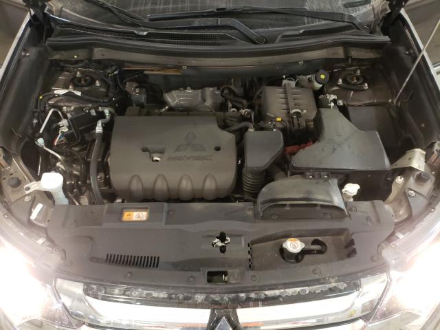 Photo 6 VIN: JA4AZ3A30HZ028919 - MITSUBISHI OUTLANDER 