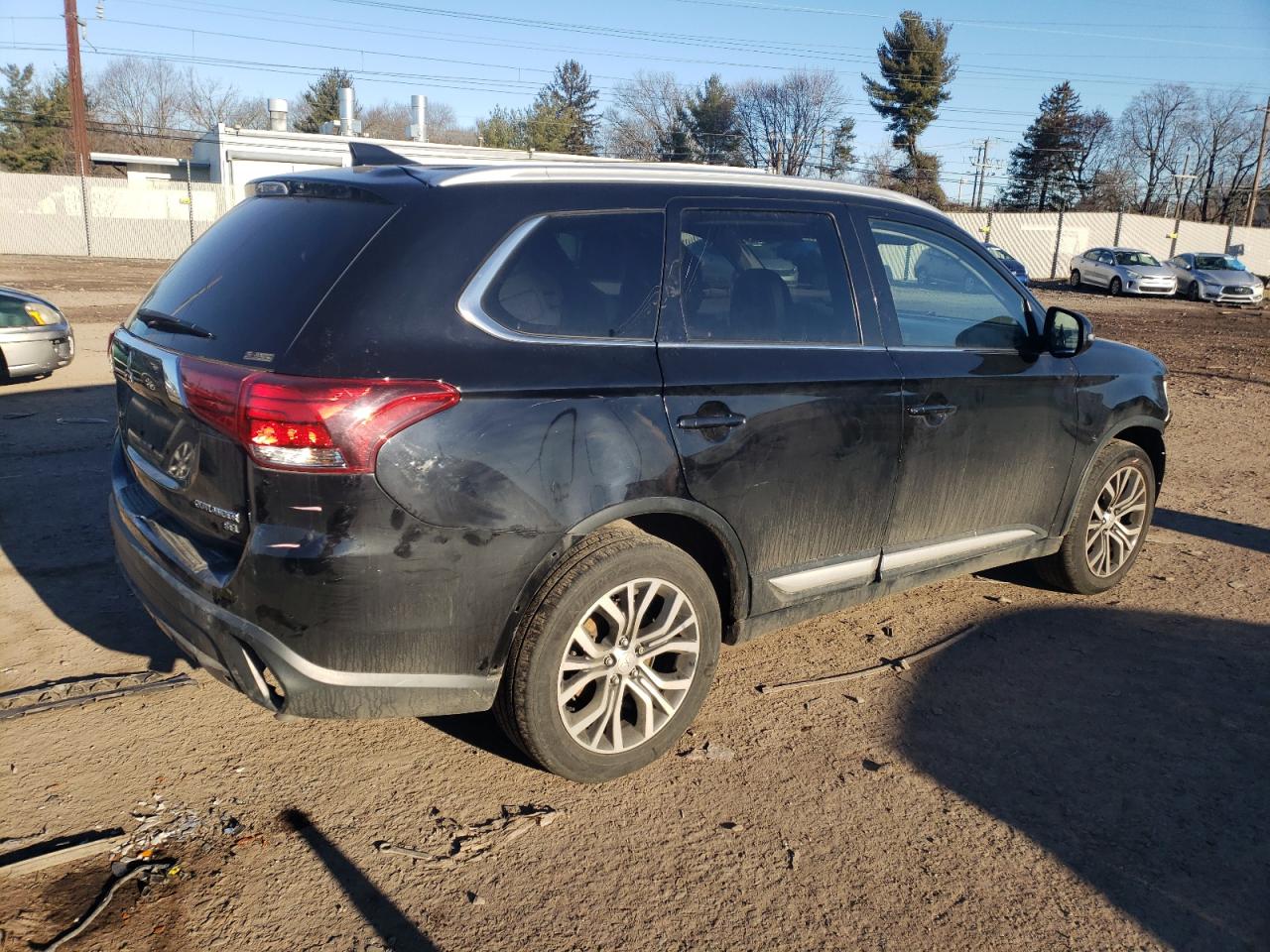 Photo 2 VIN: JA4AZ3A30HZ056767 - MITSUBISHI OUTLANDER 