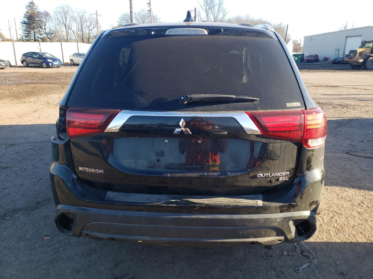 Photo 5 VIN: JA4AZ3A30HZ056767 - MITSUBISHI OUTLANDER 