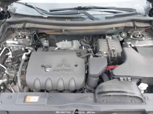 Photo 9 VIN: JA4AZ3A30JZ066799 - MITSUBISHI OUTLANDER 