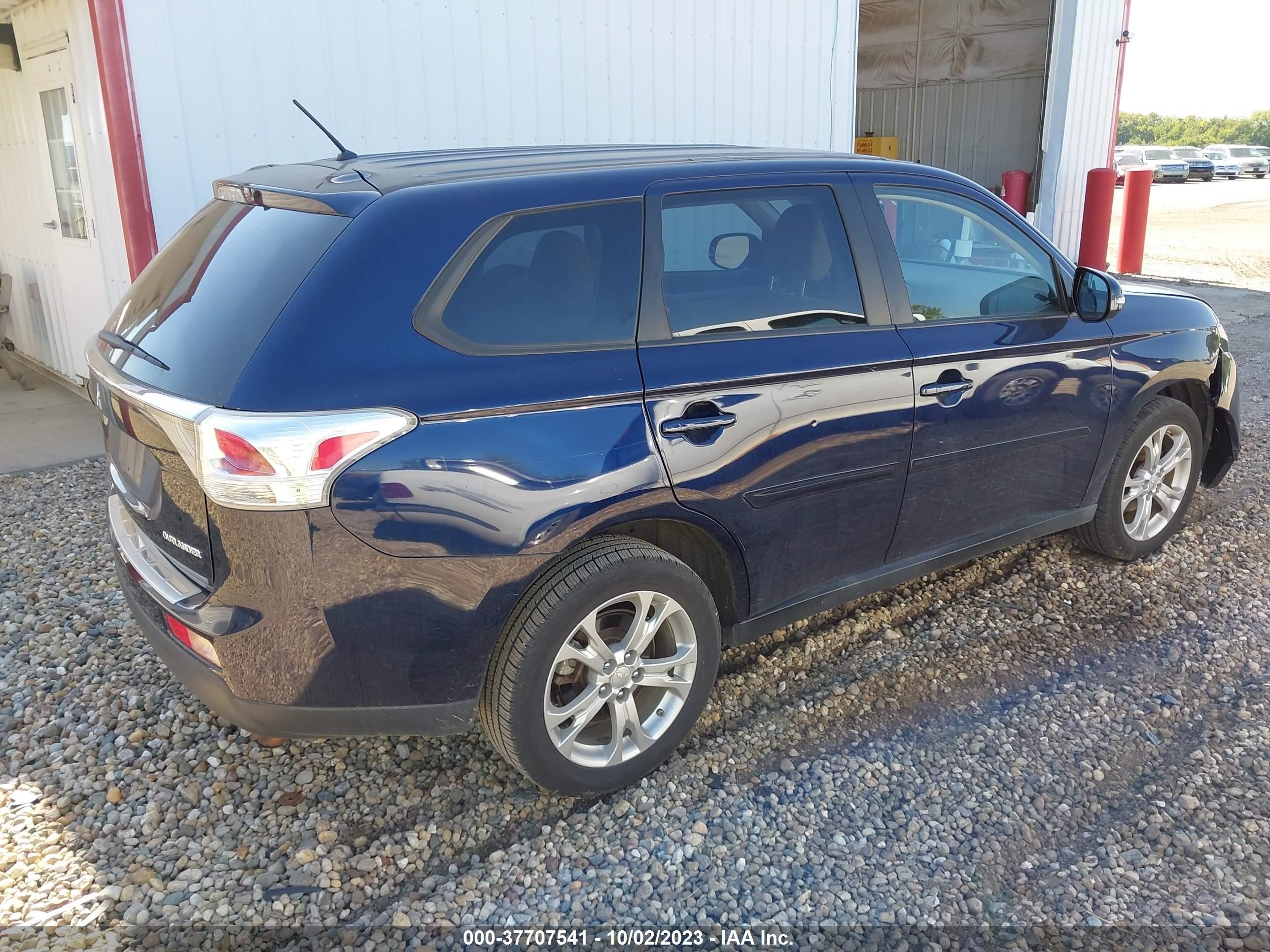 Photo 3 VIN: JA4AZ3A31EZ016581 - MITSUBISHI OUTLANDER 