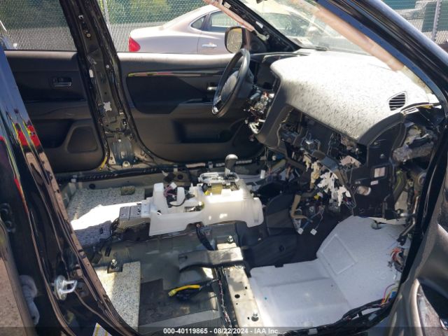 Photo 4 VIN: JA4AZ3A31JZ027557 - MITSUBISHI OUTLANDER 