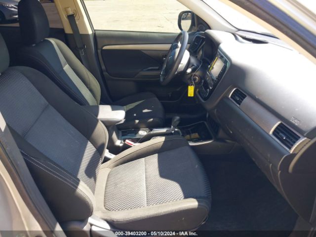 Photo 4 VIN: JA4AZ3A31JZ058288 - MITSUBISHI OUTLANDER 