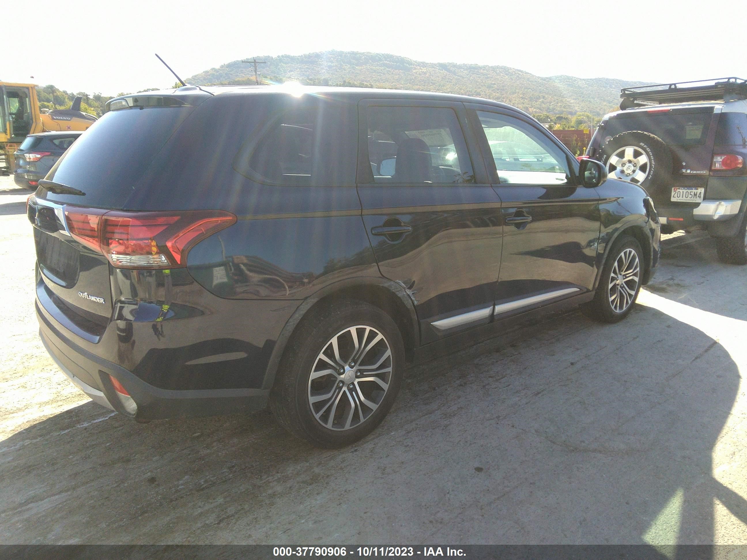 Photo 3 VIN: JA4AZ3A32GZ037846 - MITSUBISHI OUTLANDER 