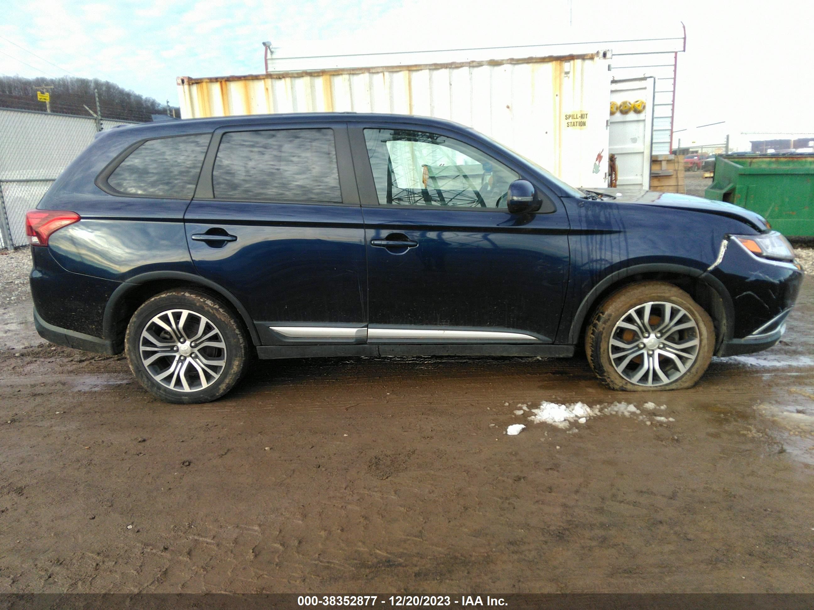 Photo 11 VIN: JA4AZ3A32HZ066359 - MITSUBISHI OUTLANDER 