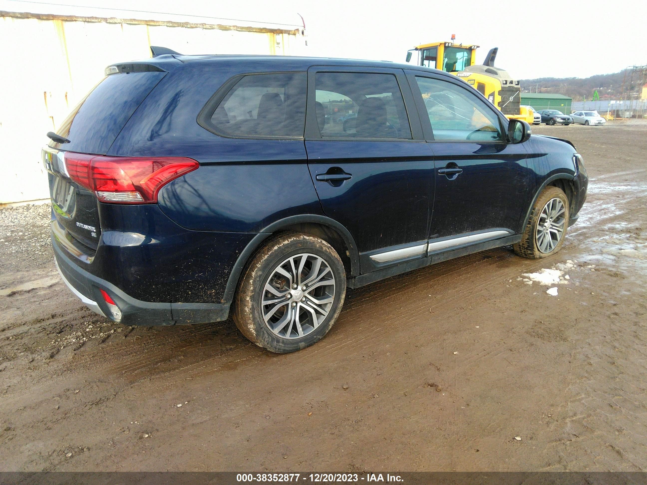 Photo 3 VIN: JA4AZ3A32HZ066359 - MITSUBISHI OUTLANDER 