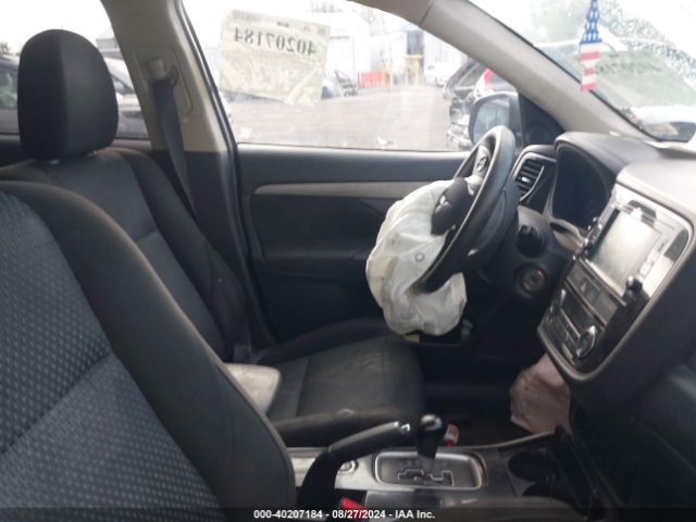 Photo 4 VIN: JA4AZ3A32JJ002469 - MITSUBISHI OUTLANDER 