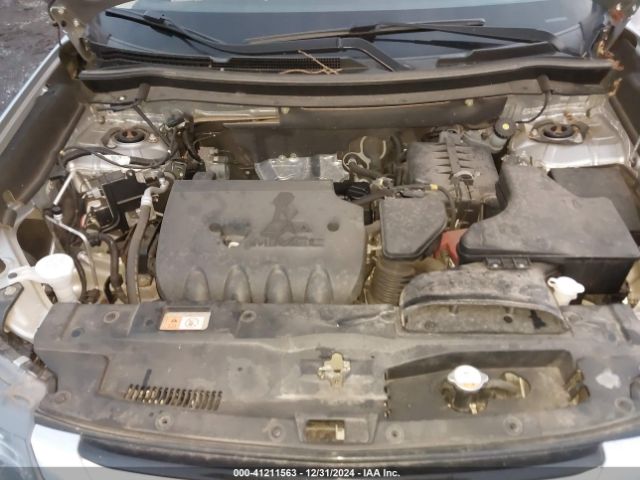 Photo 9 VIN: JA4AZ3A32JZ020973 - MITSUBISHI OUTLANDER 