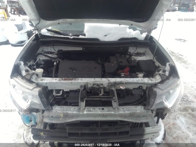 Photo 9 VIN: JA4AZ3A32JZ021685 - MITSUBISHI OUTLANDER 