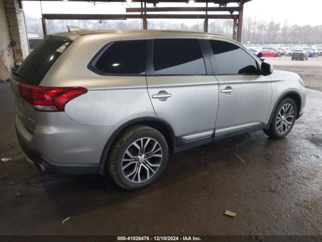 Photo 3 VIN: JA4AZ3A32JZ049129 - MITSUBISHI OUTLANDER 