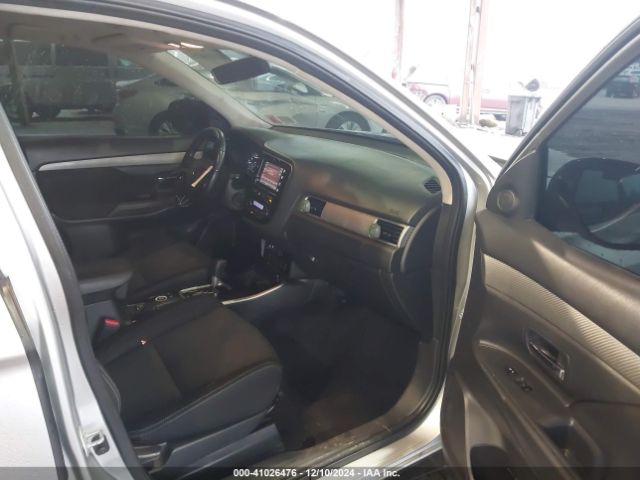 Photo 4 VIN: JA4AZ3A32JZ049129 - MITSUBISHI OUTLANDER 