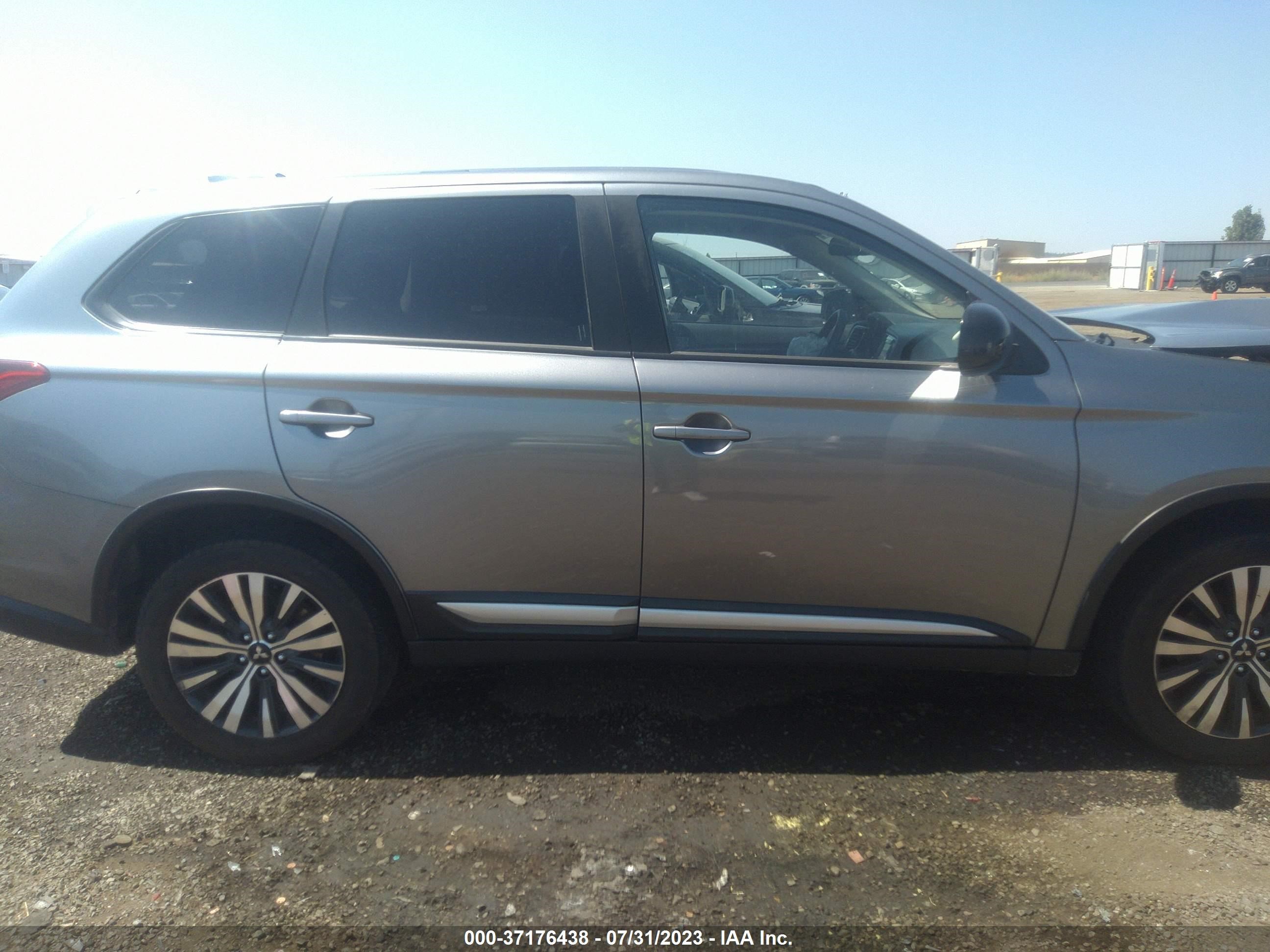 Photo 12 VIN: JA4AZ3A32LZ027571 - MITSUBISHI OUTLANDER 