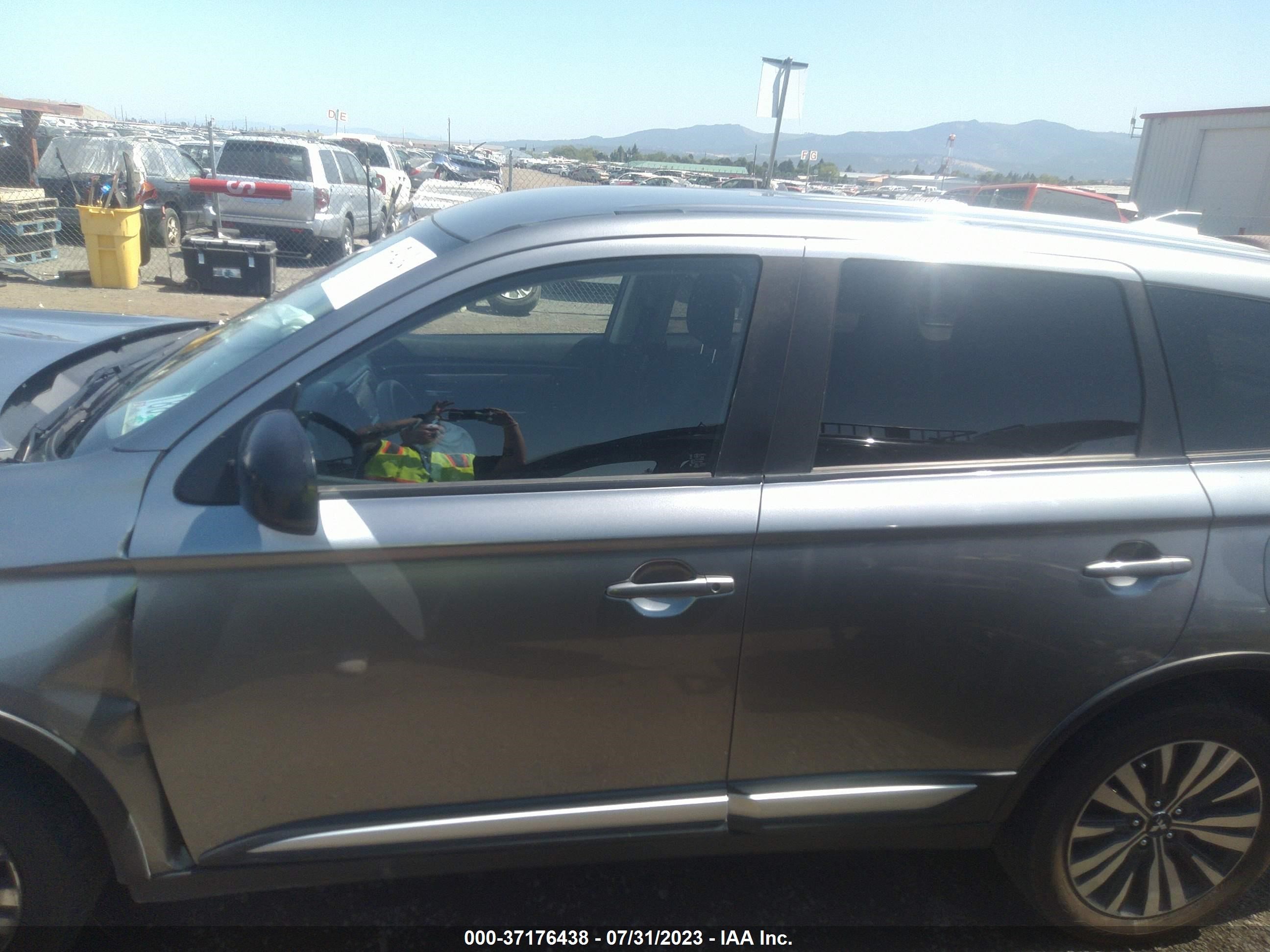 Photo 13 VIN: JA4AZ3A32LZ027571 - MITSUBISHI OUTLANDER 