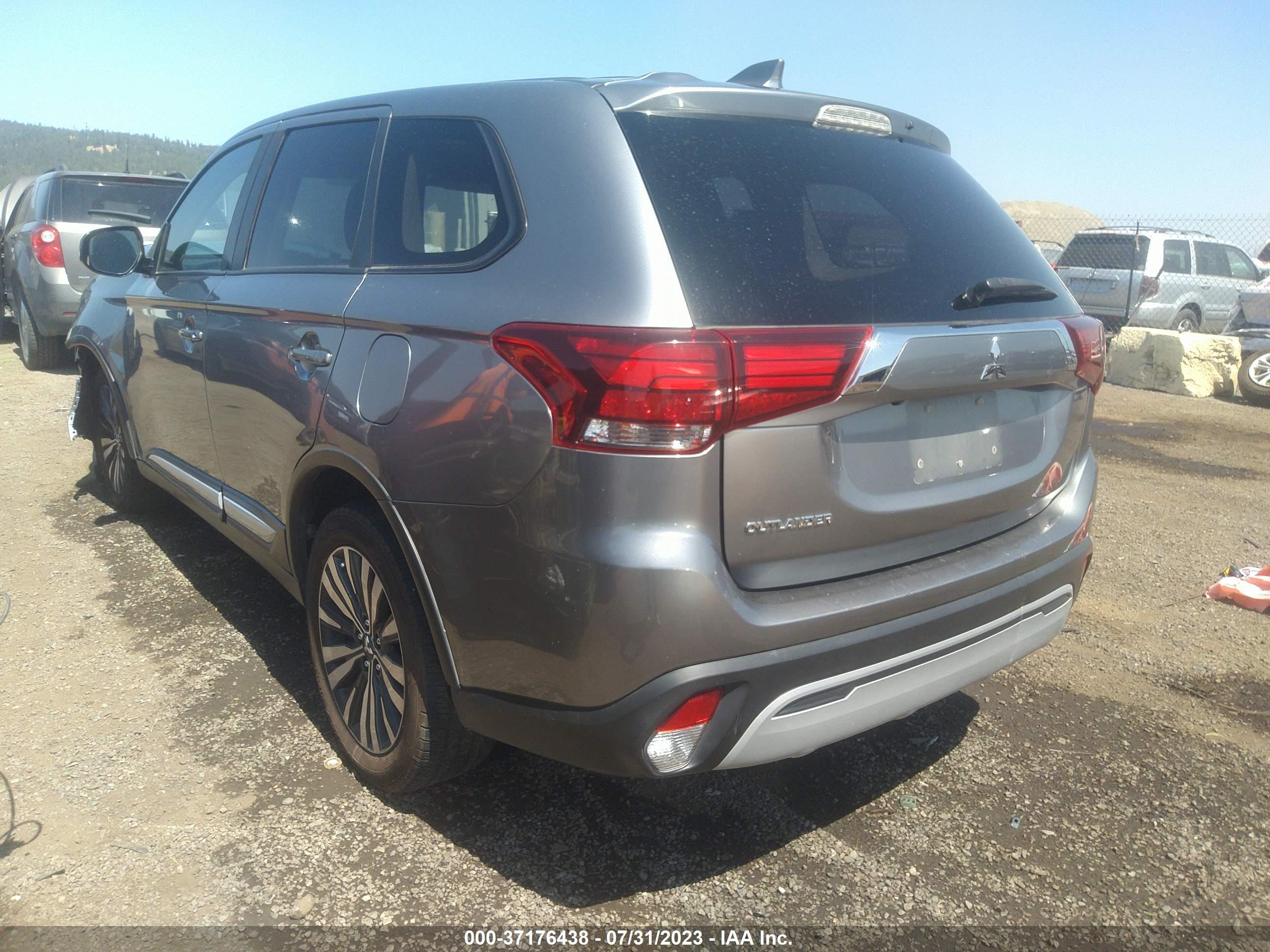 Photo 2 VIN: JA4AZ3A32LZ027571 - MITSUBISHI OUTLANDER 