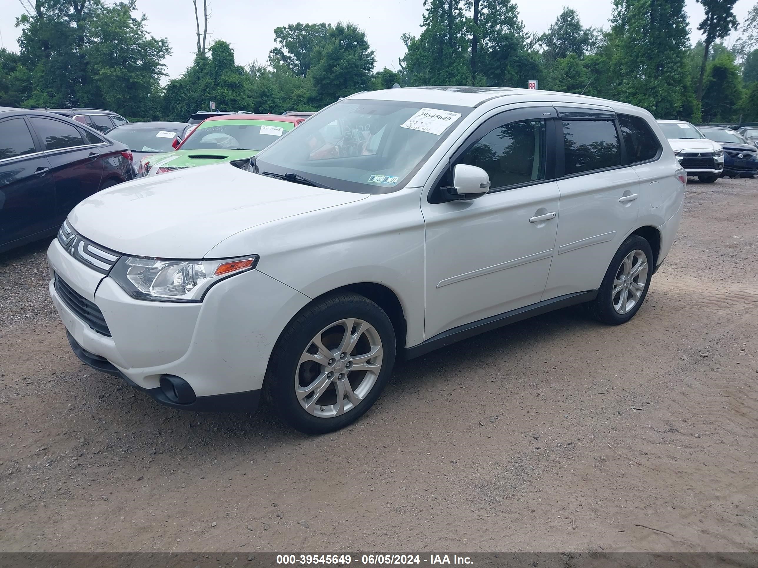 Photo 1 VIN: JA4AZ3A33EZ010880 - MITSUBISHI OUTLANDER 