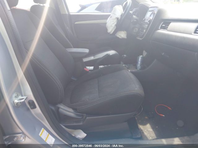 Photo 4 VIN: JA4AZ3A33GZ038181 - MITSUBISHI OUTLANDER 