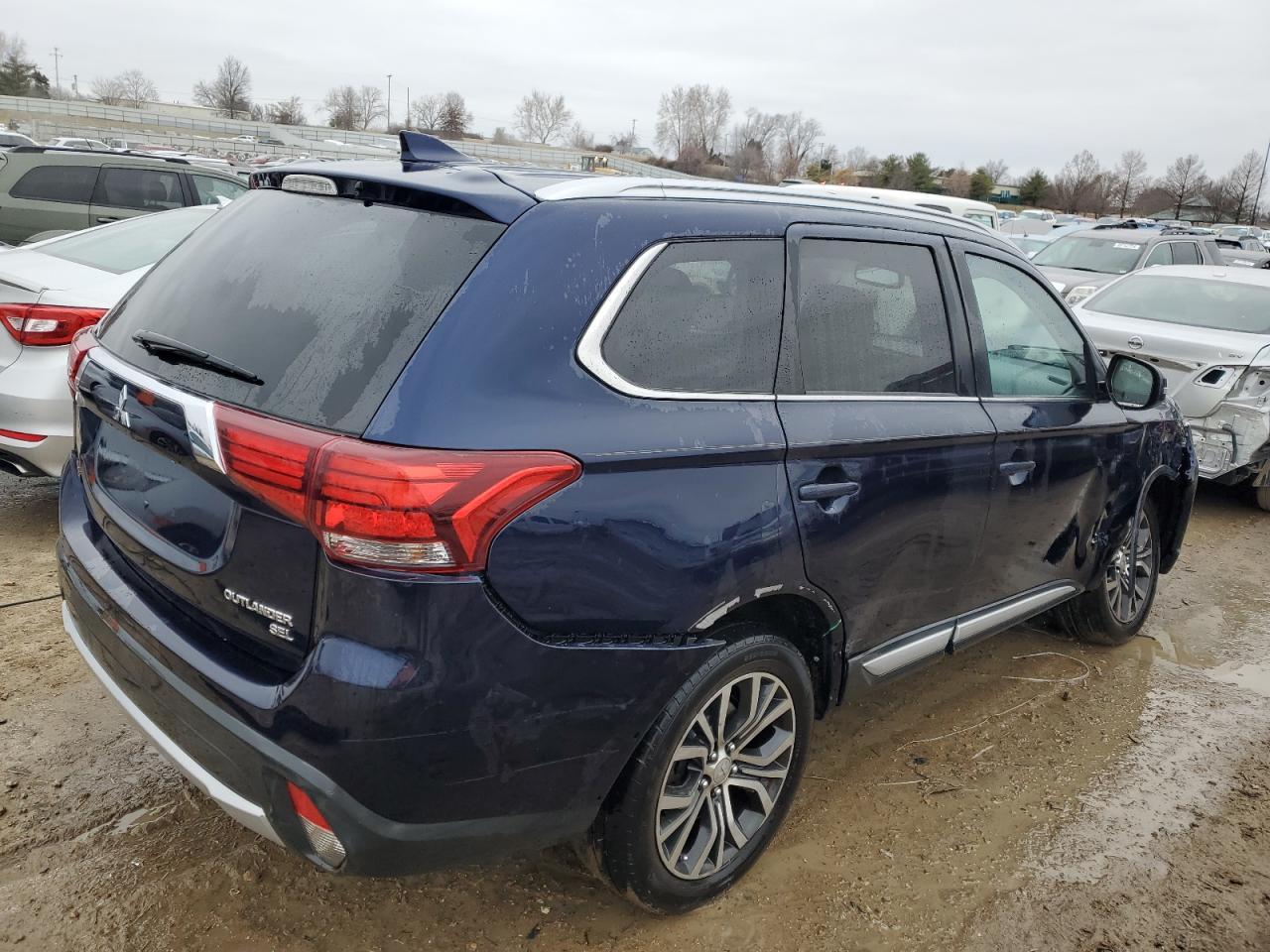 Photo 2 VIN: JA4AZ3A33HZ019616 - MITSUBISHI OUTLANDER 